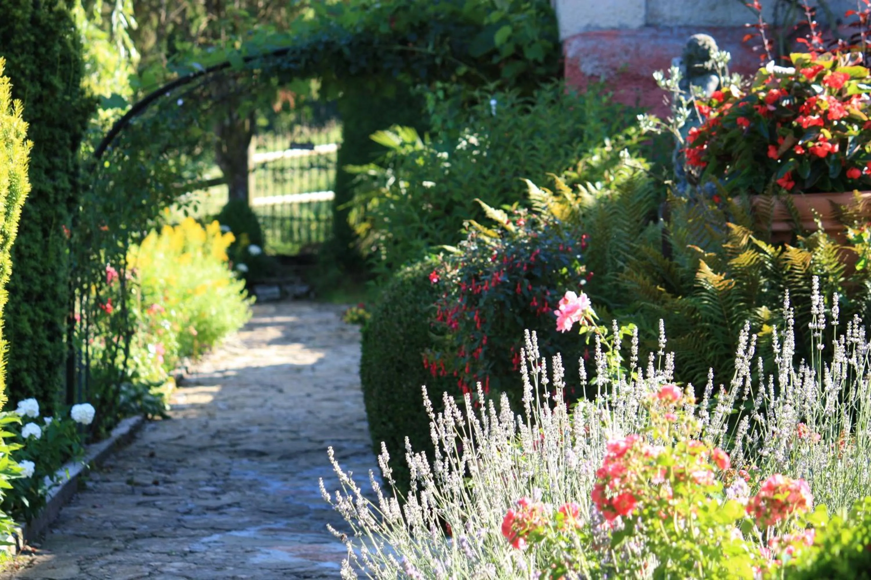 Garden in Hôtel Restaurant Taillard
