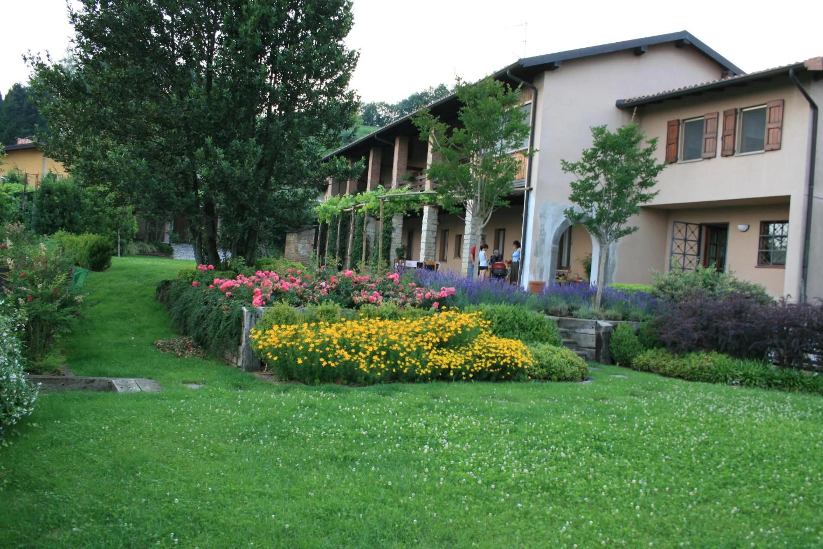 Facade/entrance in Bio&B Cascina Montebello