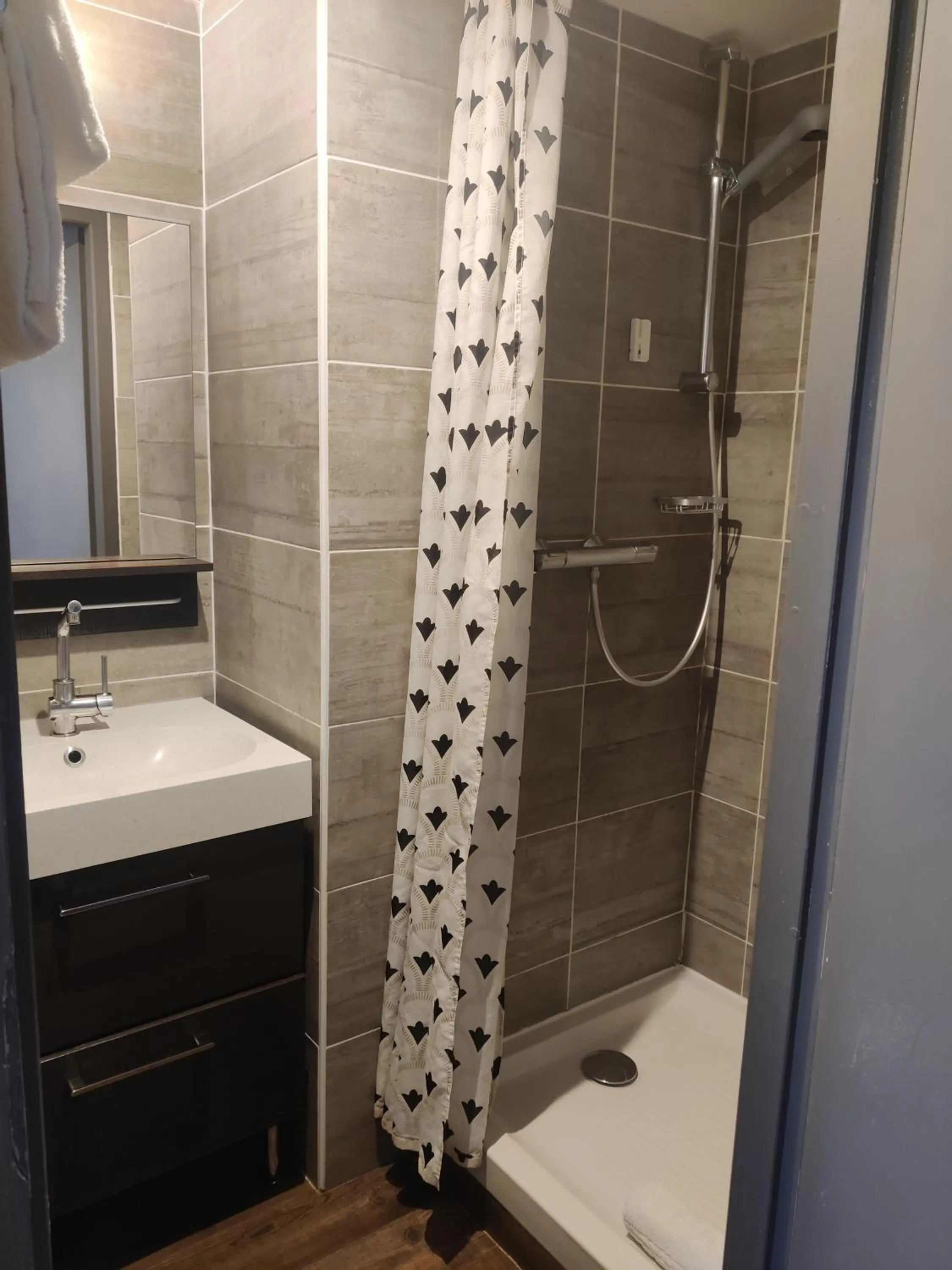 Bath in Atipik Hôtel