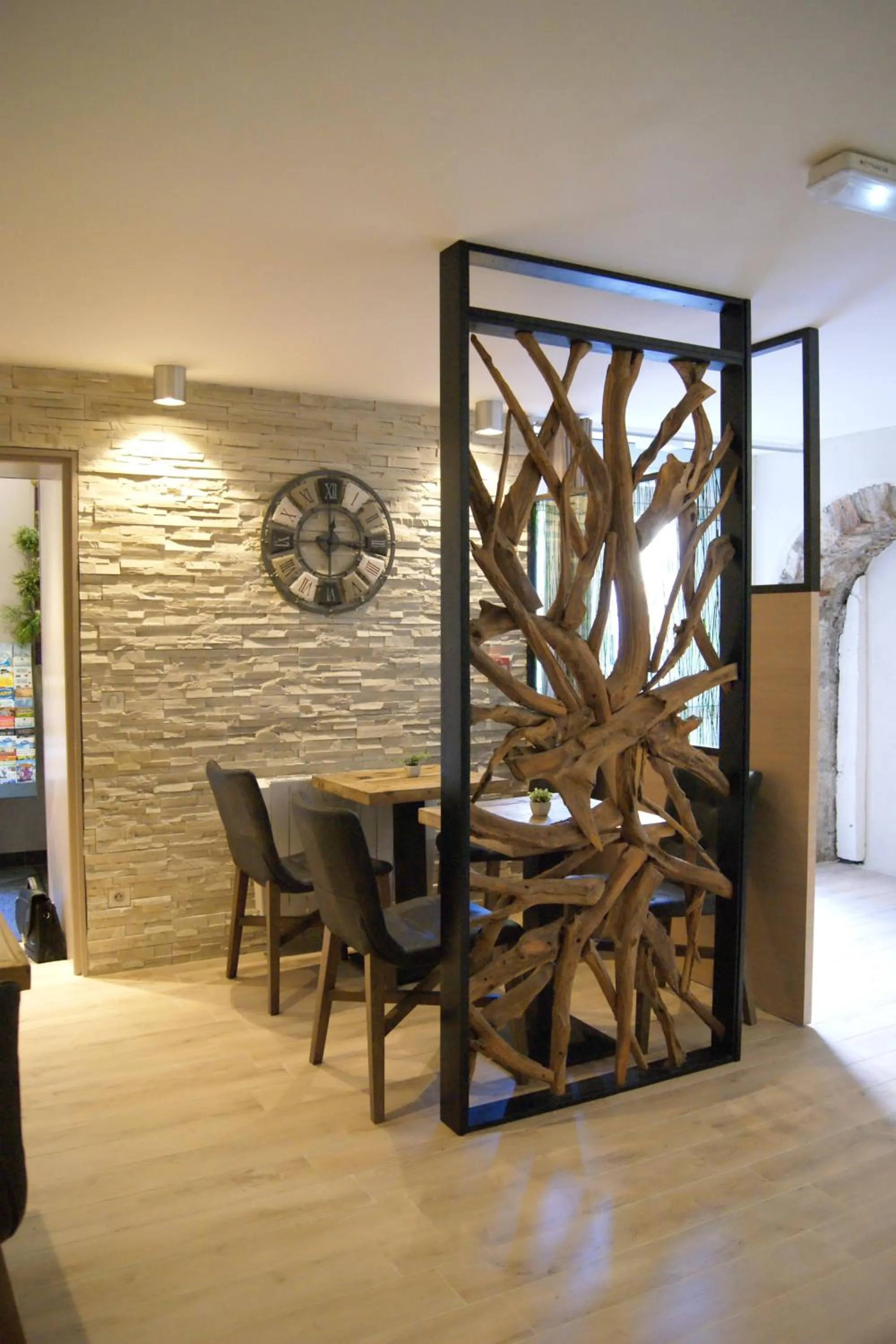 Lounge or bar in Atipik Hôtel