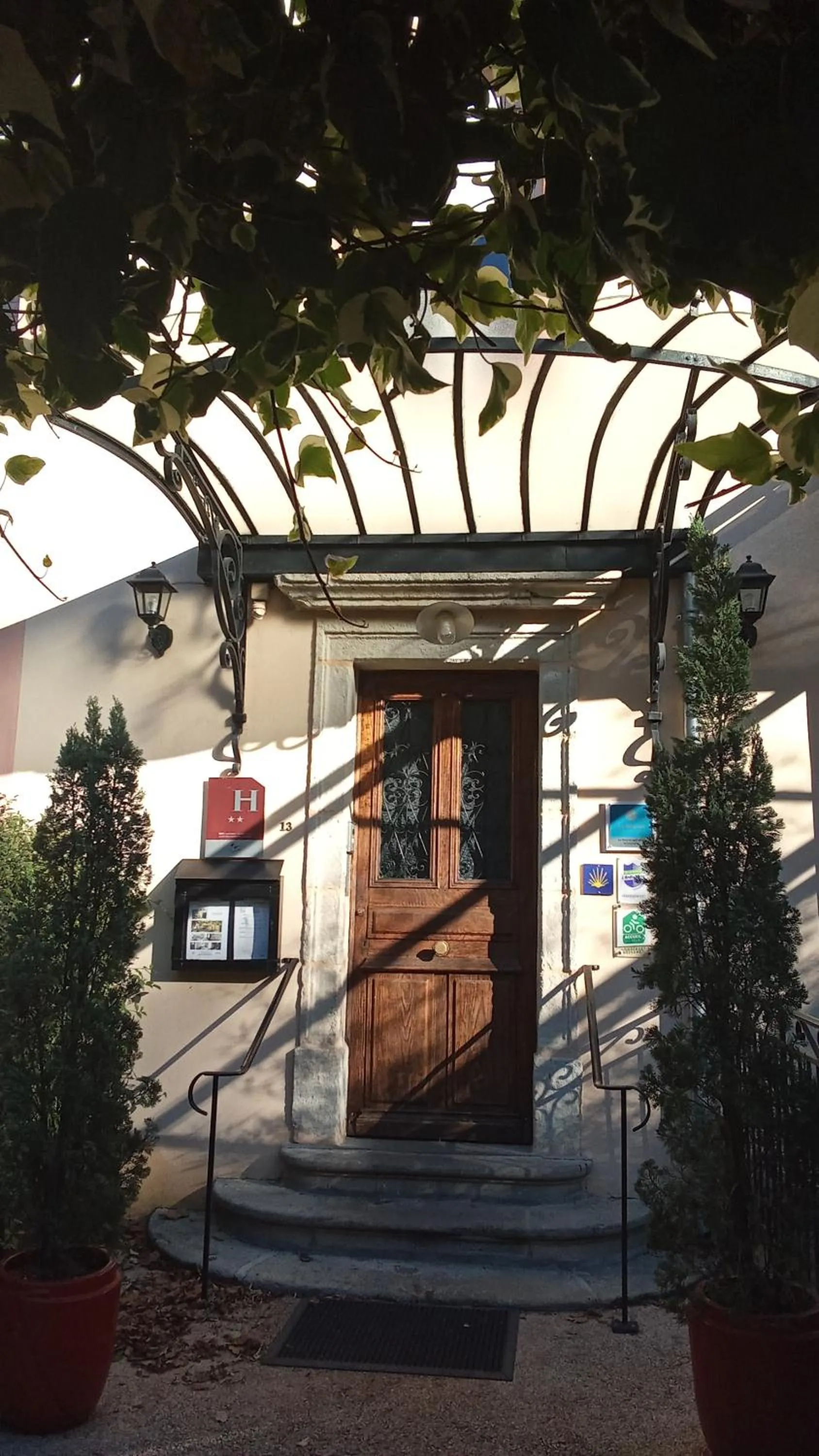 Property building in Hôtel Restaurant Les Touristes