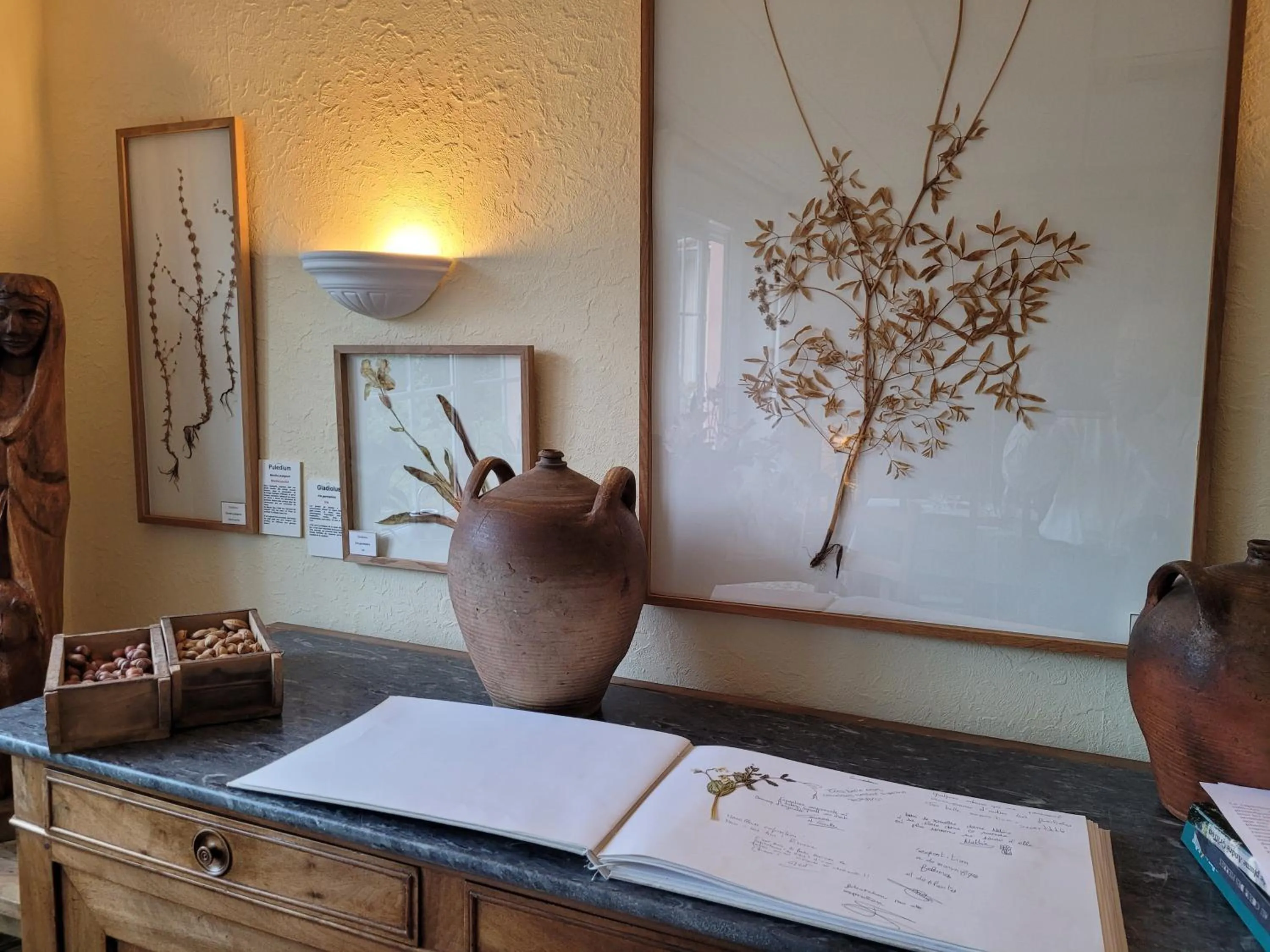 Property building in Hôtel Restaurant Les Touristes