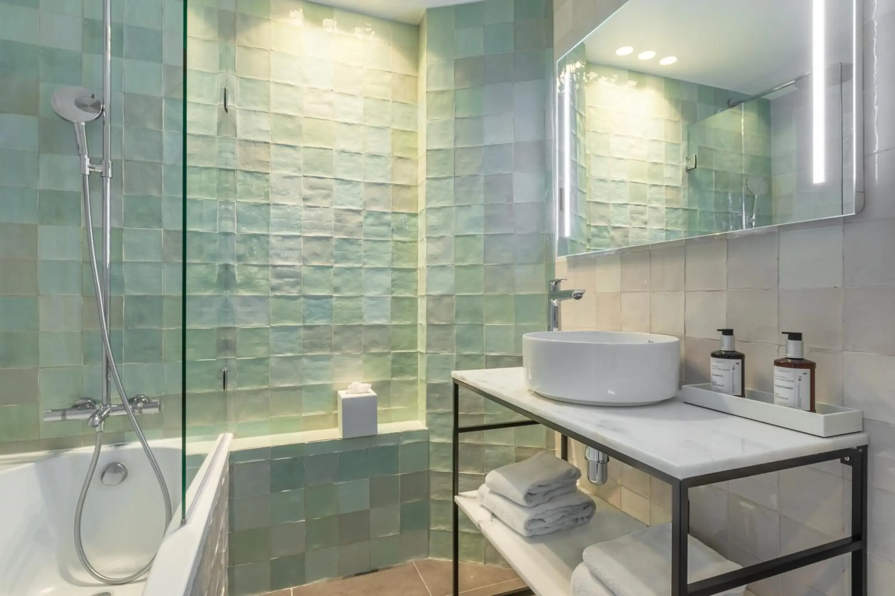 Standard Room in voco Paris Montparnasse by IHG Standard Room in voco Paris Montparnasse by IHG