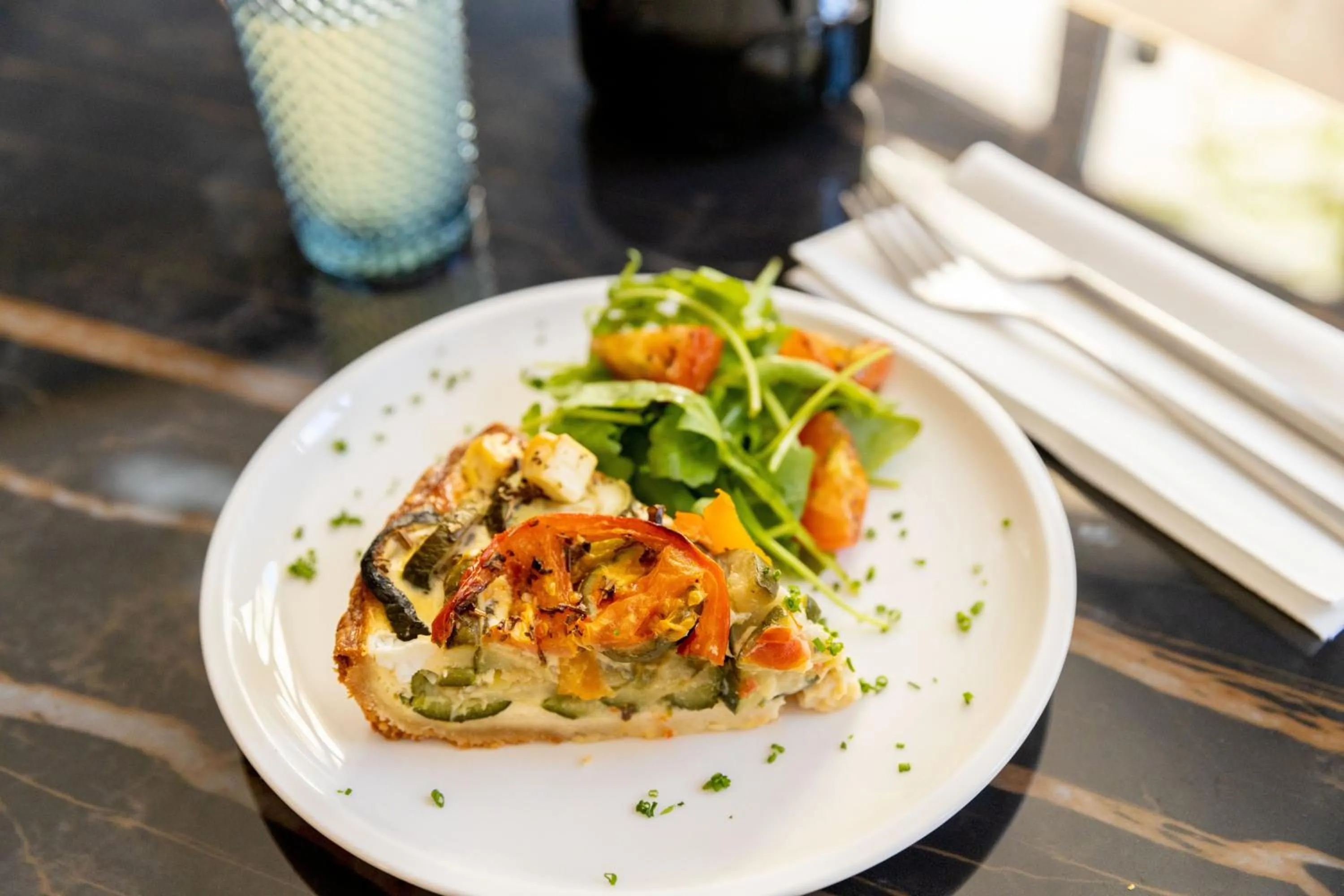 Photo of the whole room in voco Paris Montparnasse by IHG