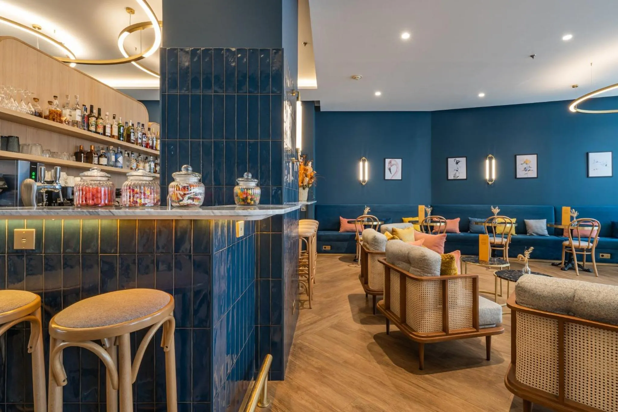 Lounge or bar in voco Paris Montparnasse by IHG