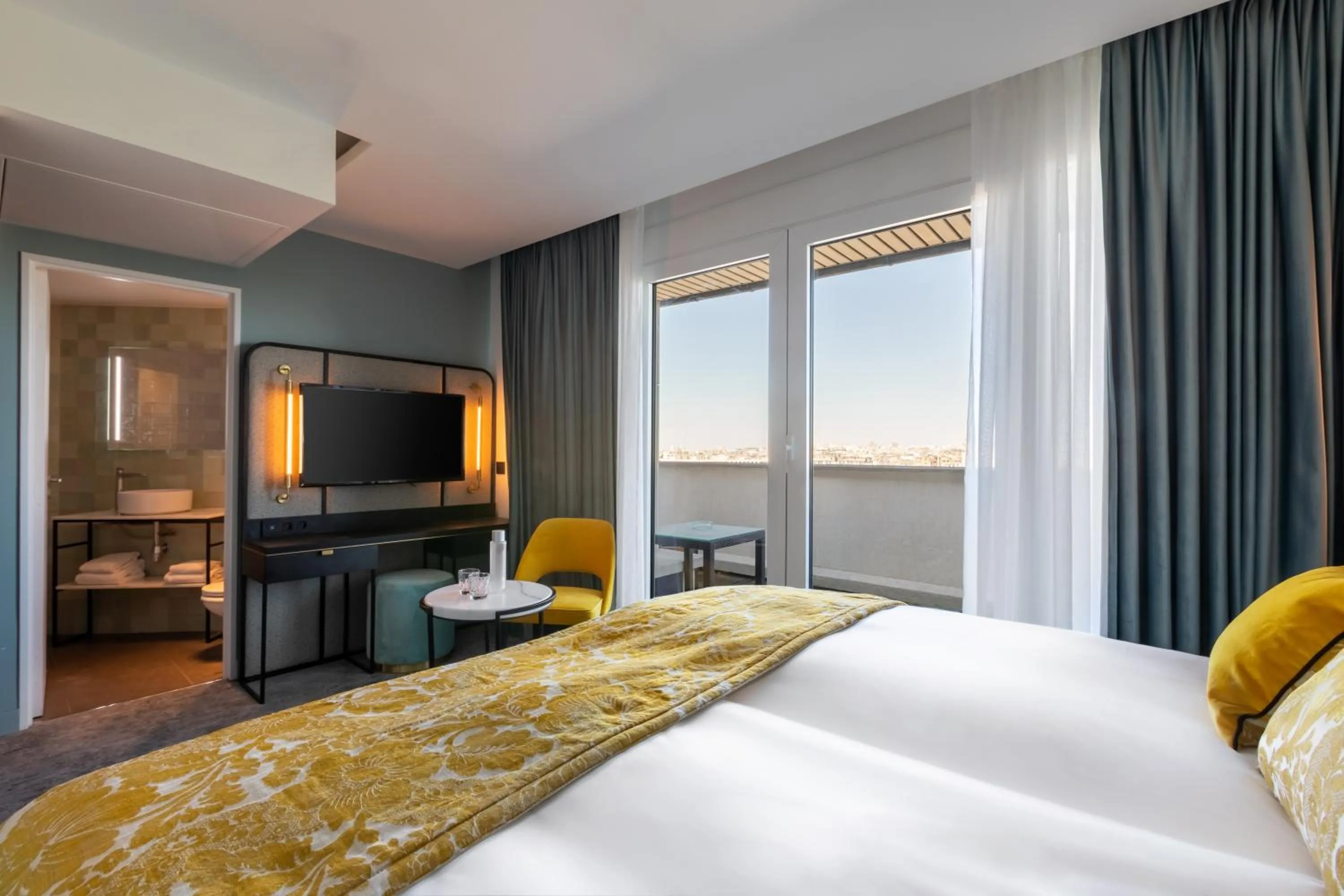 TV and multimedia, Bed in voco Paris Montparnasse by IHG