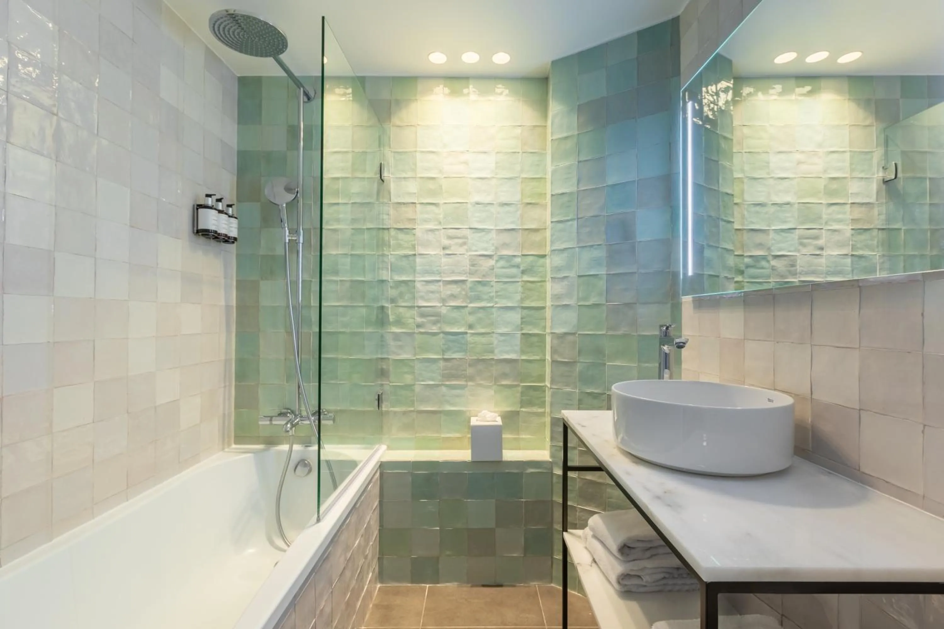 Bathroom in voco Paris Montparnasse by IHG