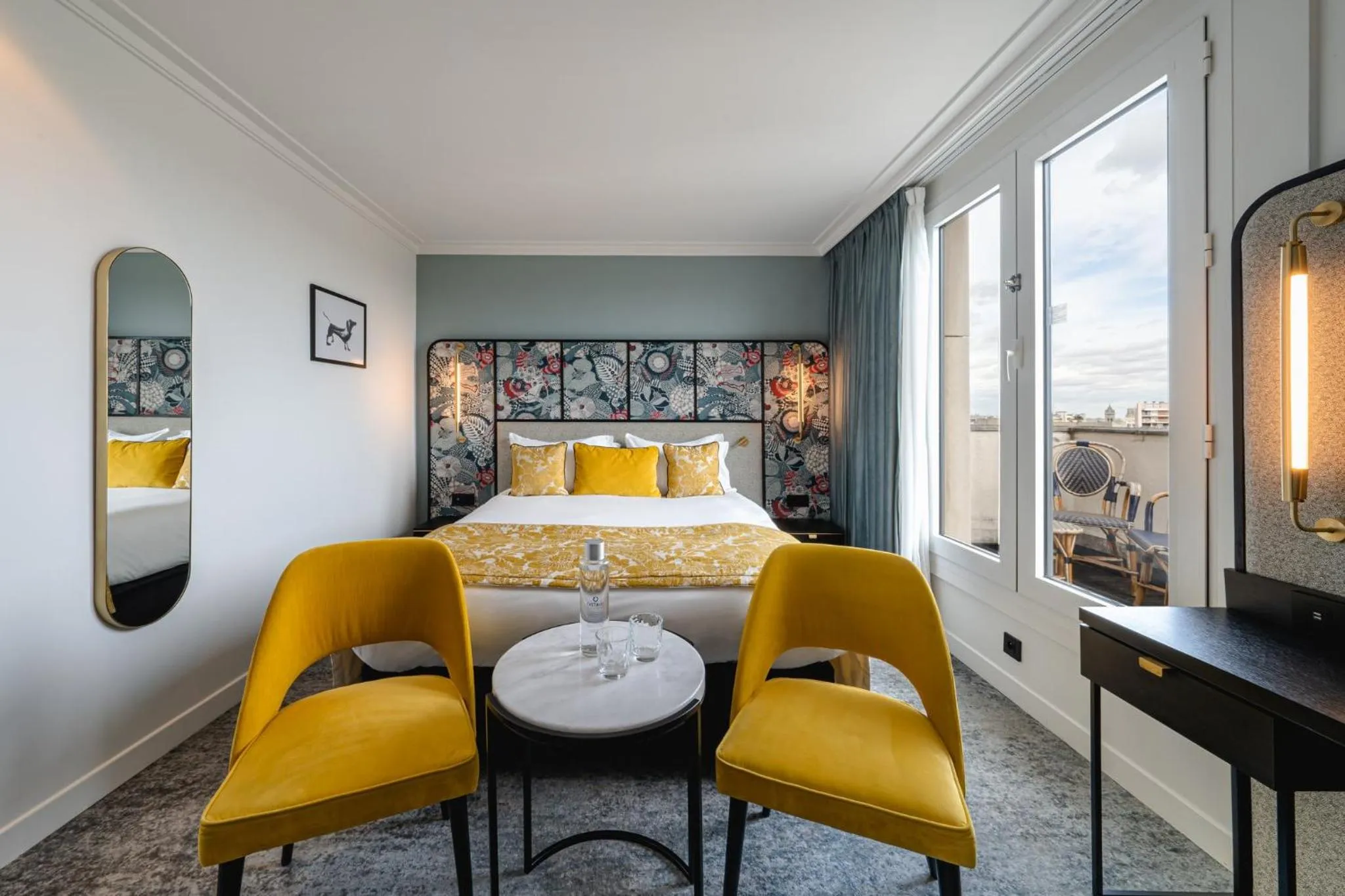 Photo of the whole room, Bed in voco Paris Montparnasse by IHG