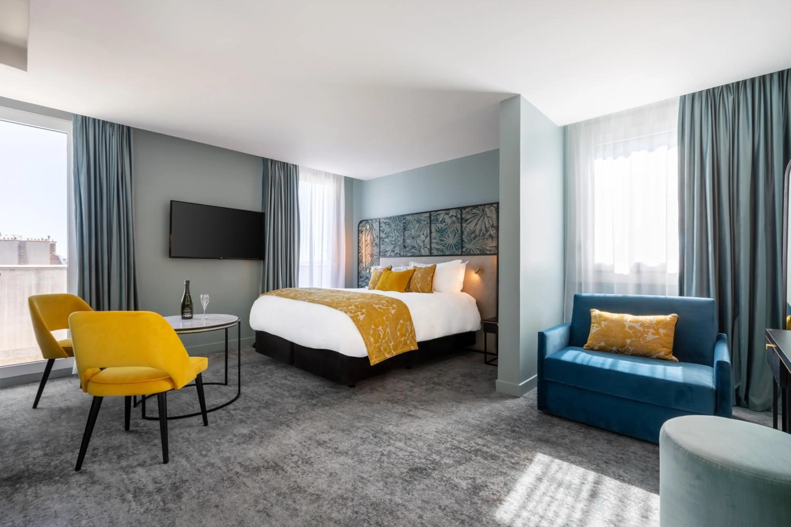 Bedroom, Bed in voco Paris Montparnasse by IHG