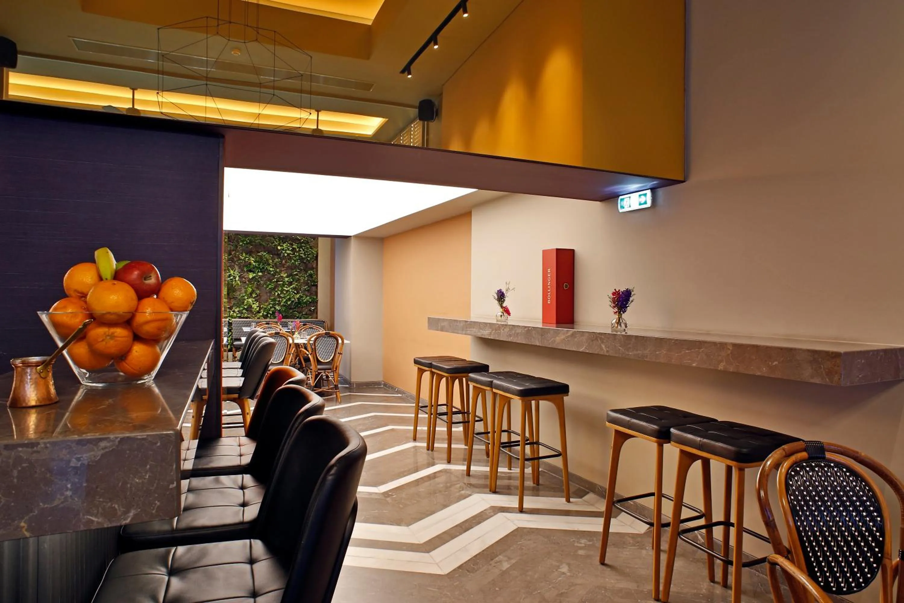 Restaurant/places to eat in Hotel Lozenge