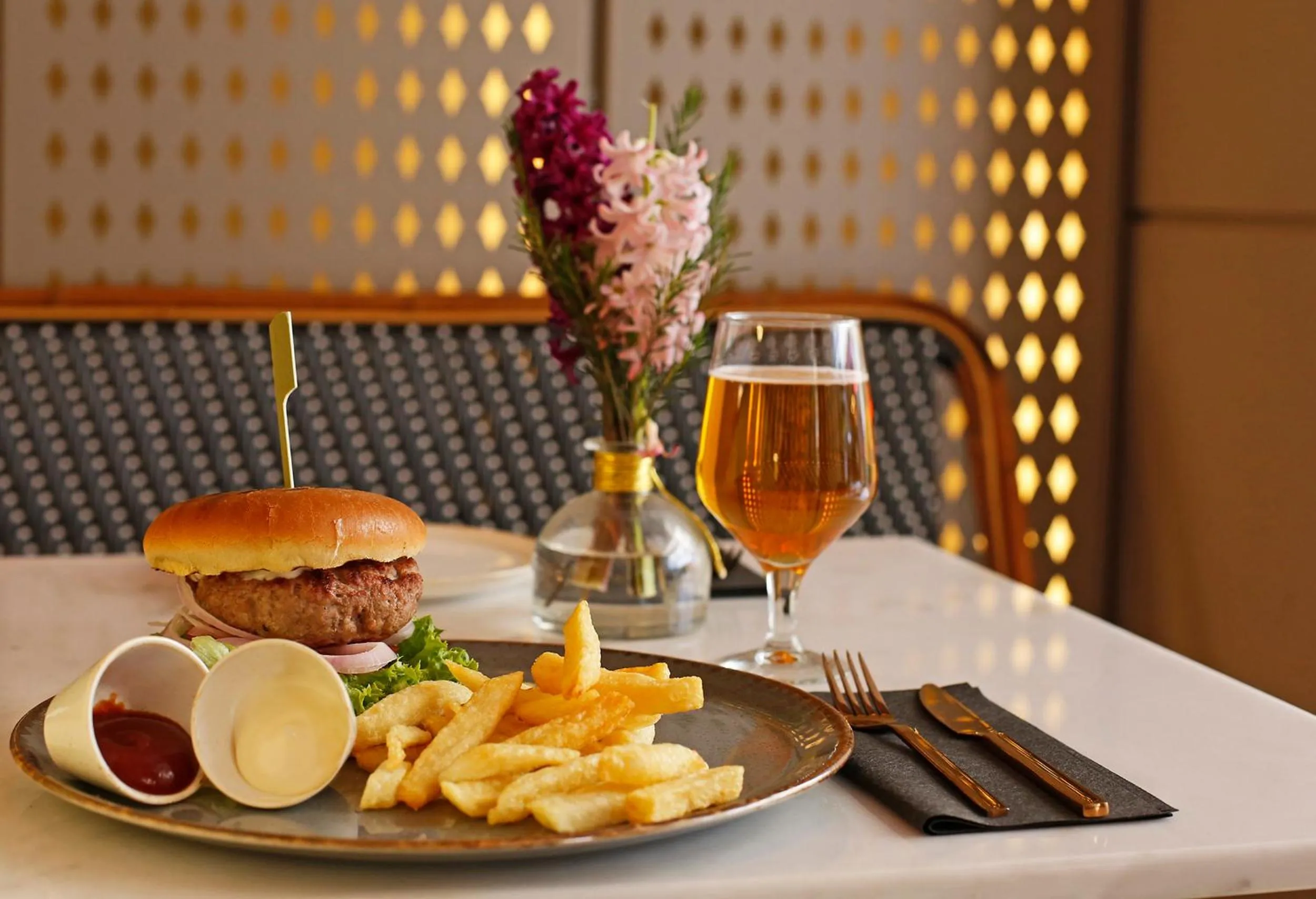 Restaurant/places to eat in Hotel Lozenge