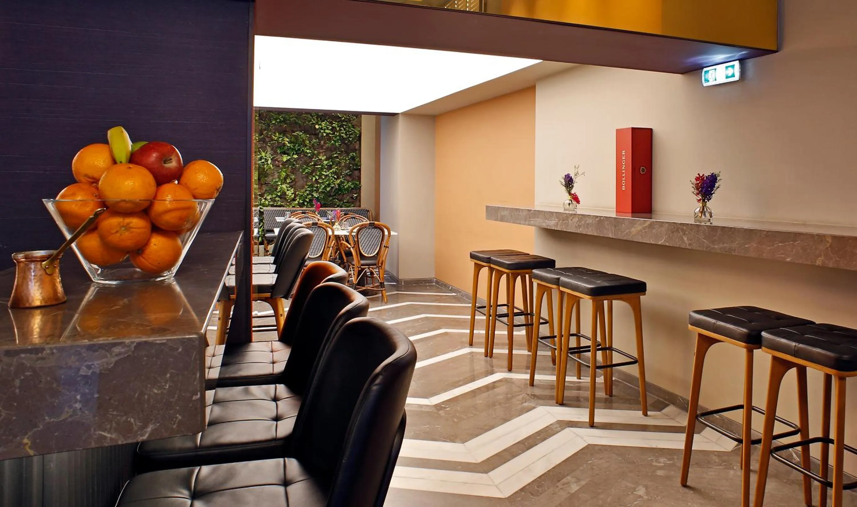 Restaurant/places to eat in Hotel Lozenge