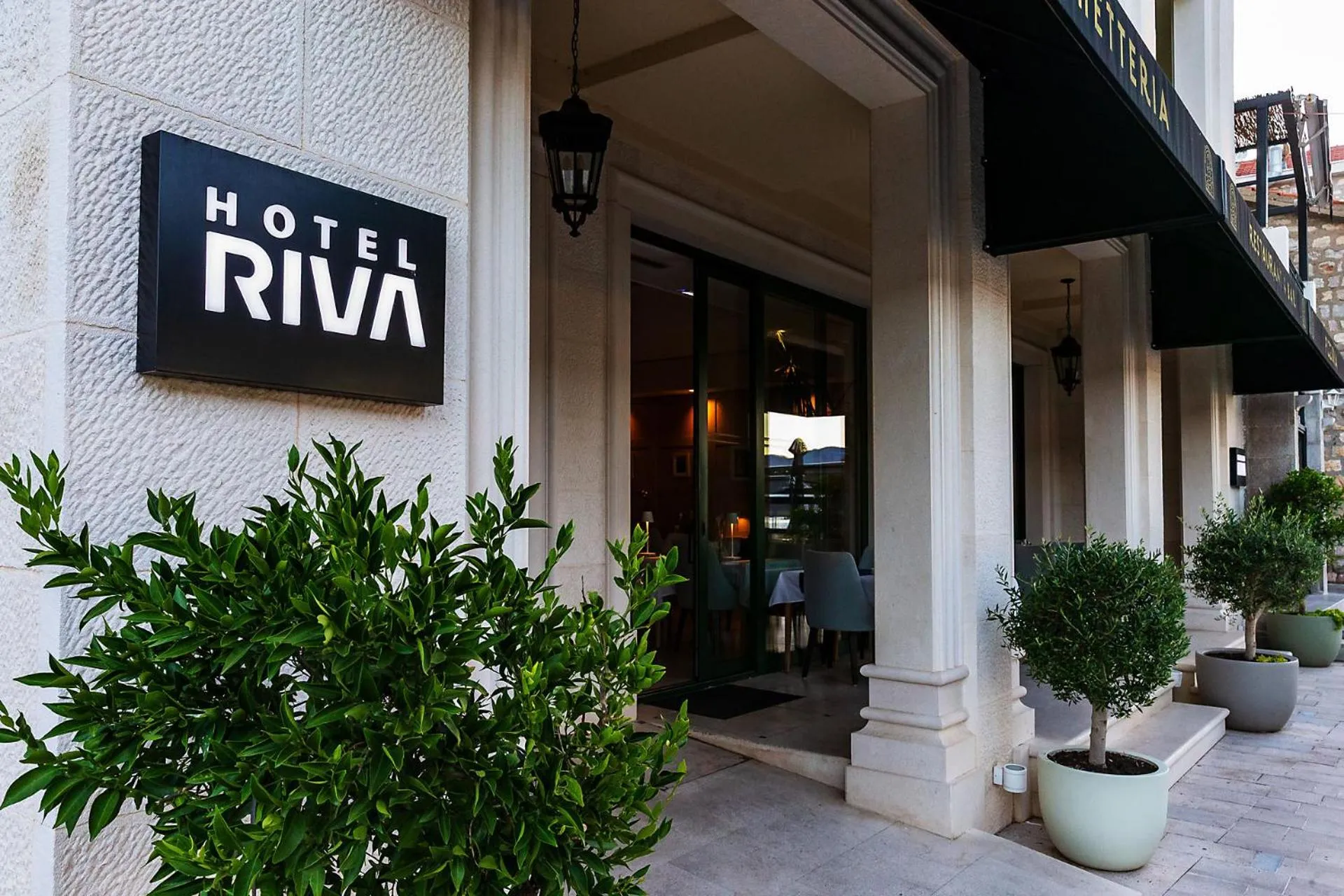 Facade/entrance in Hotel Riva by Aycon