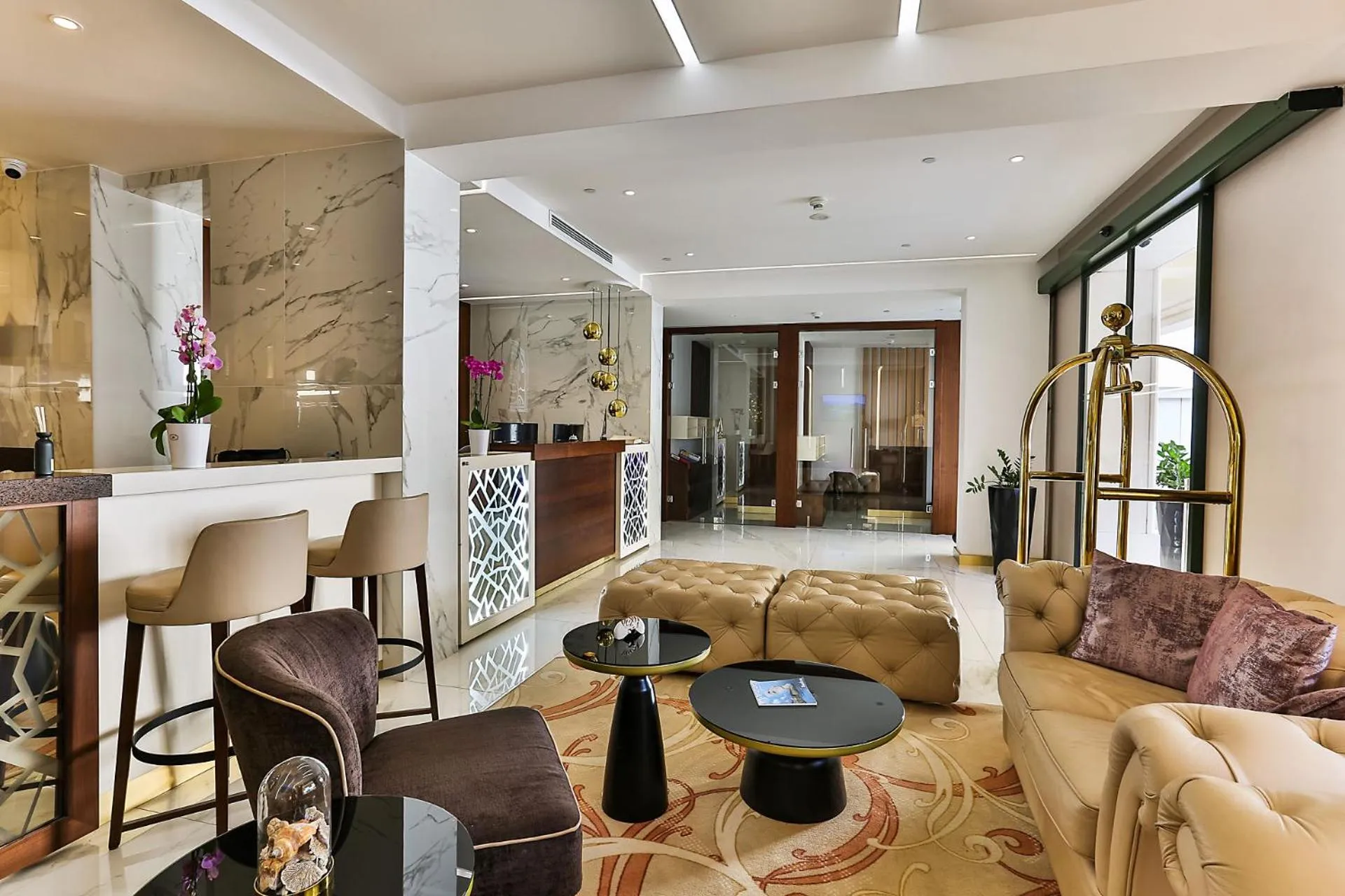 Lobby or reception in Hotel Riva by Aycon