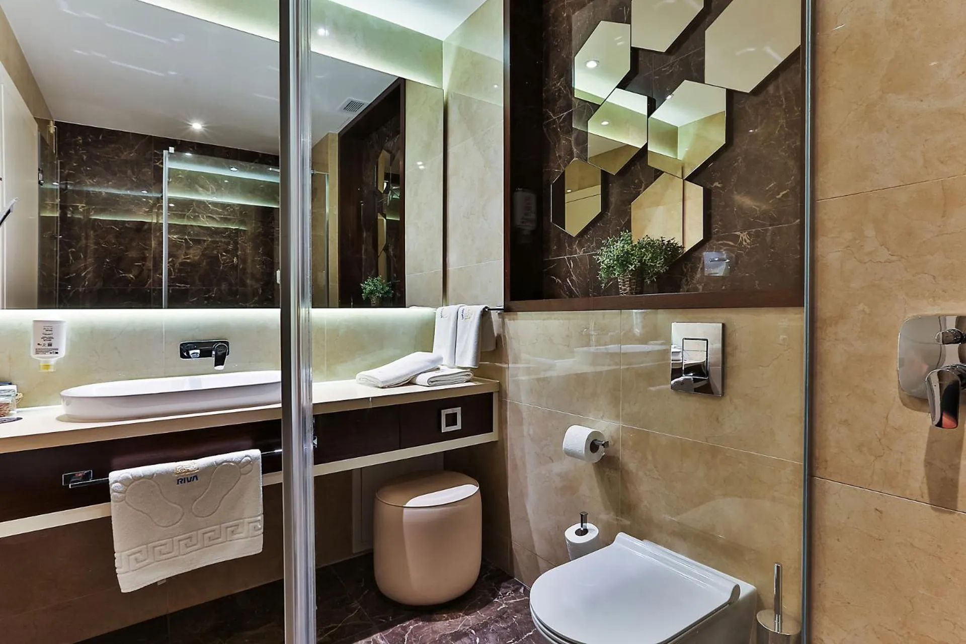 Bathroom in Hotel Riva by Aycon
