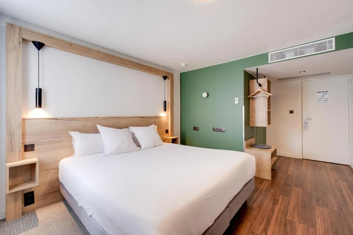 Bedroom, Bed in Best Western Kobalt Annecy Nord - Epagny