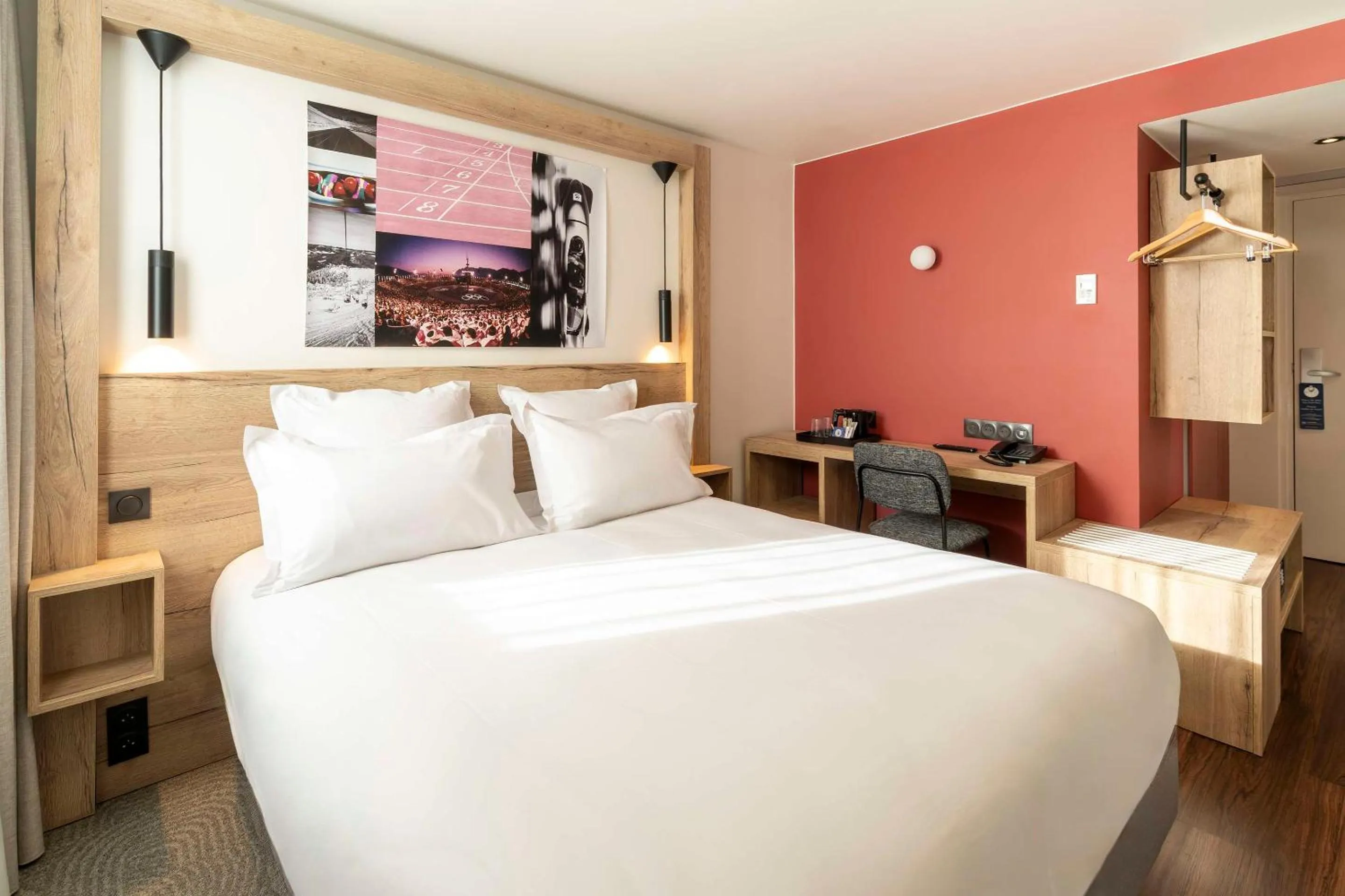 Bedroom, Bed in Best Western Kobalt Annecy Nord - Epagny