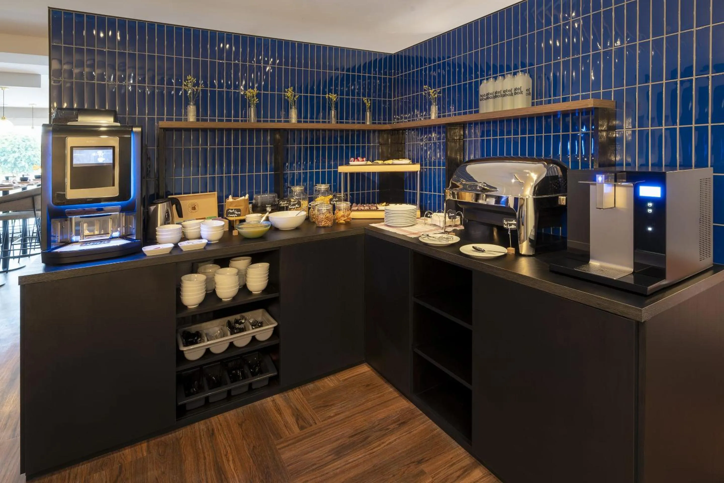 Food and drinks in Best Western Kobalt Annecy Nord - Epagny