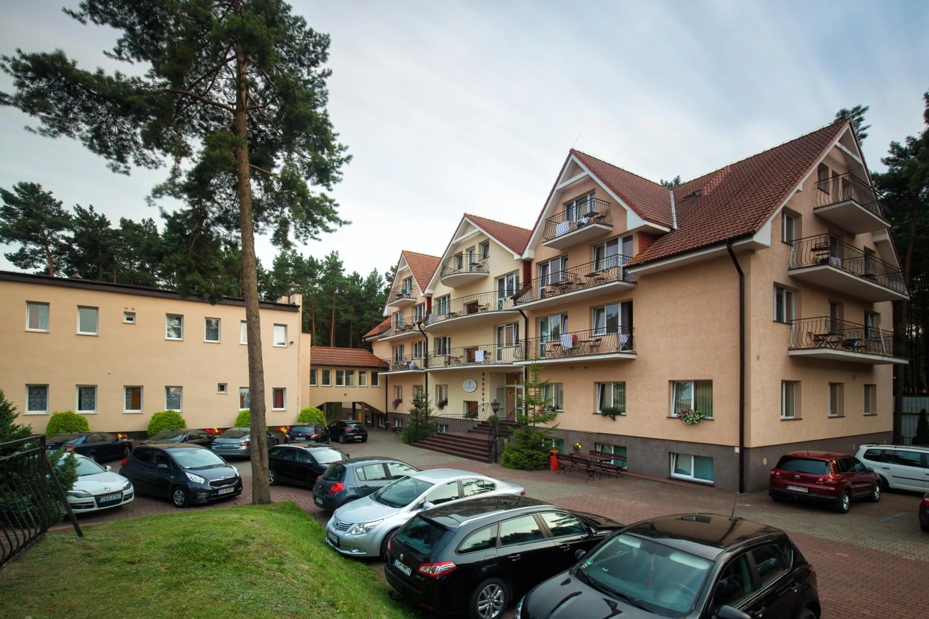 Property building in Paradiso Park