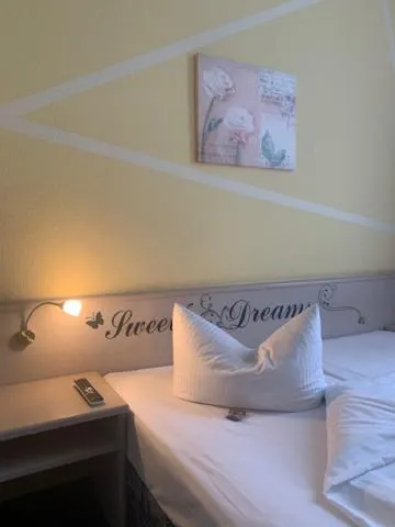 Bed in Hotel Schwarzes Ross Siebenlehn