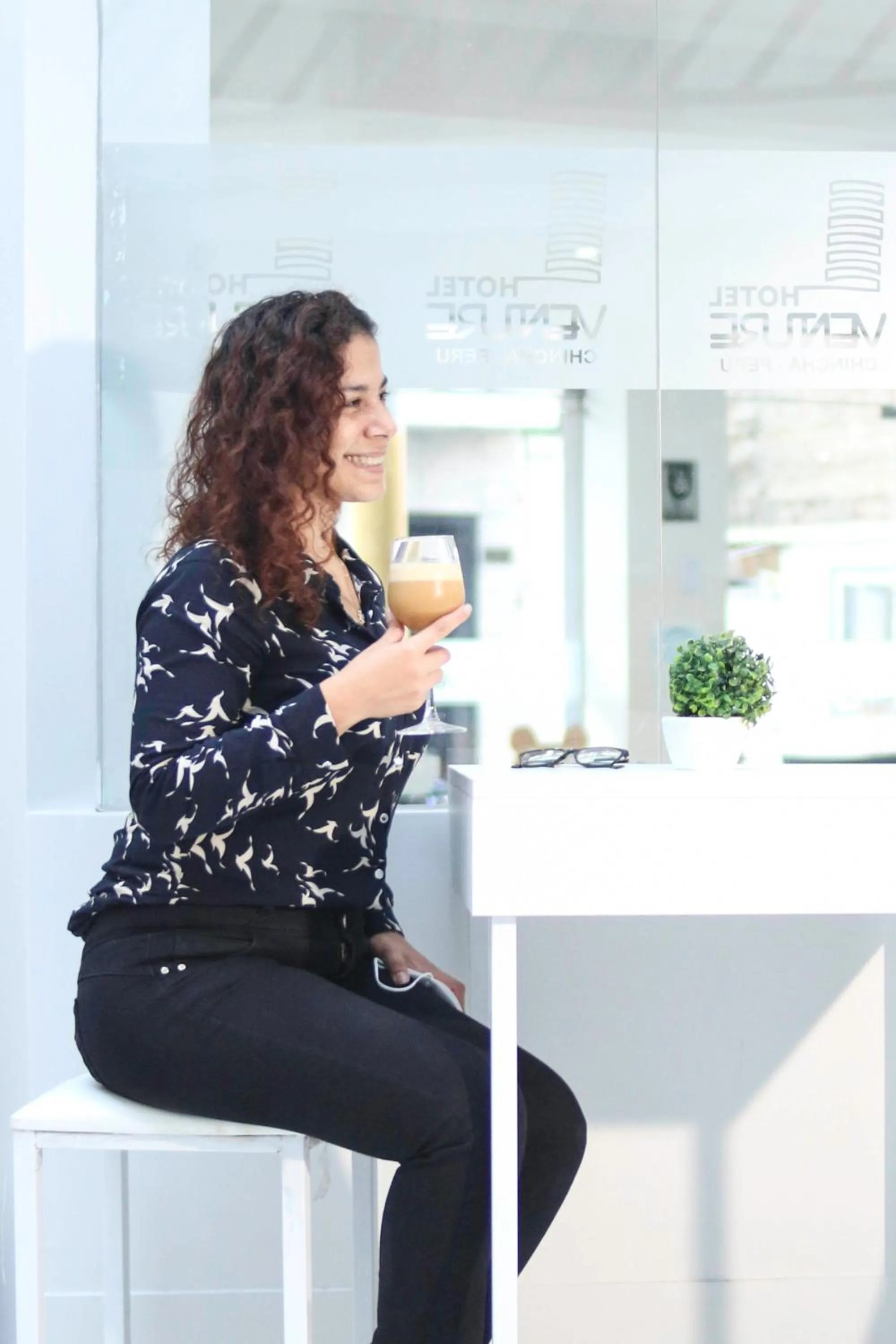 Restaurant/places to eat in Hotel Venture