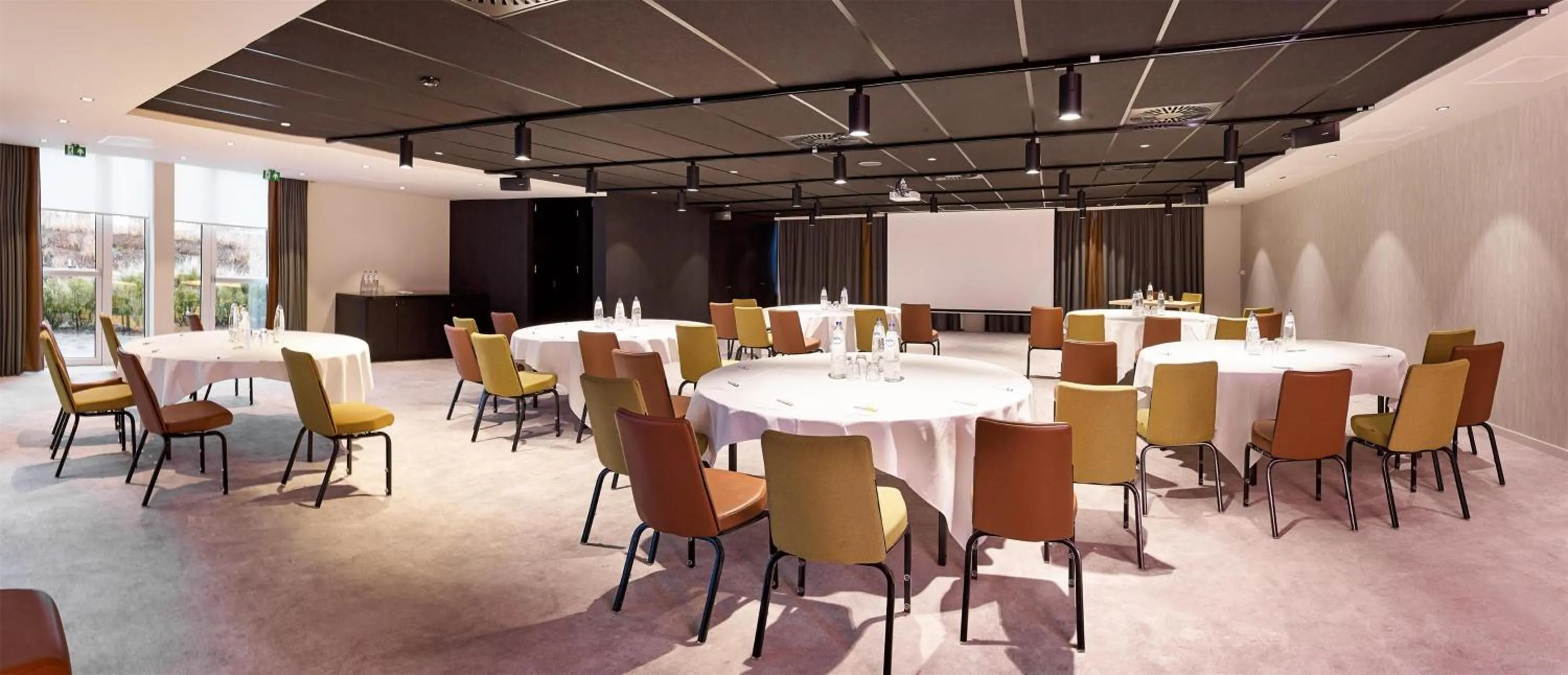 Lounge or bar in Park Inn By Radisson Brussels Airport