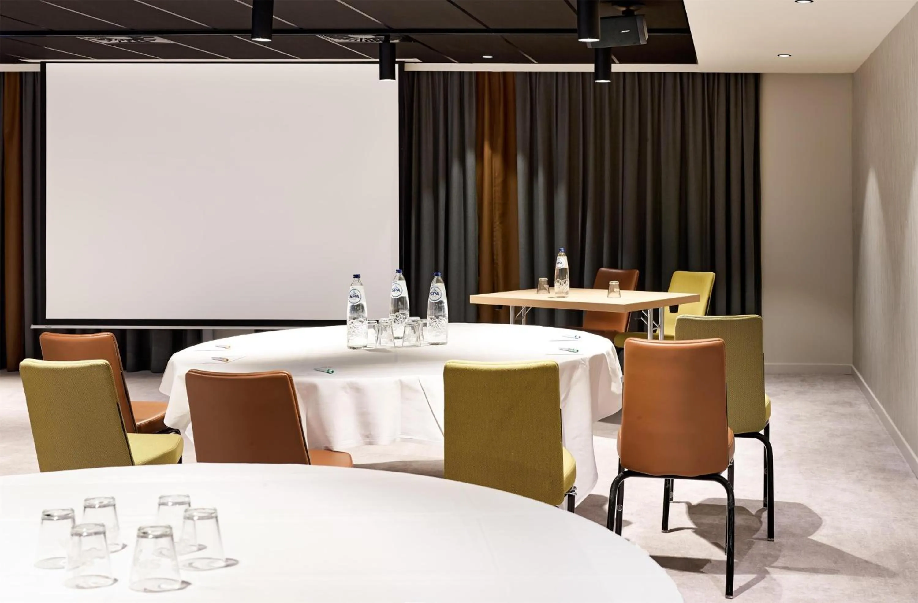 Lounge or bar in Park Inn By Radisson Brussels Airport