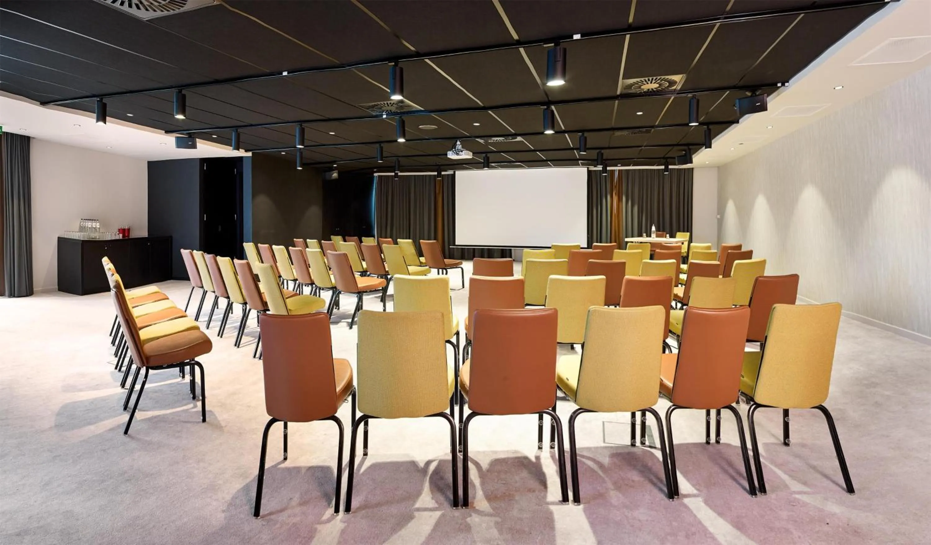 Meeting/conference room in Park Inn By Radisson Brussels Airport