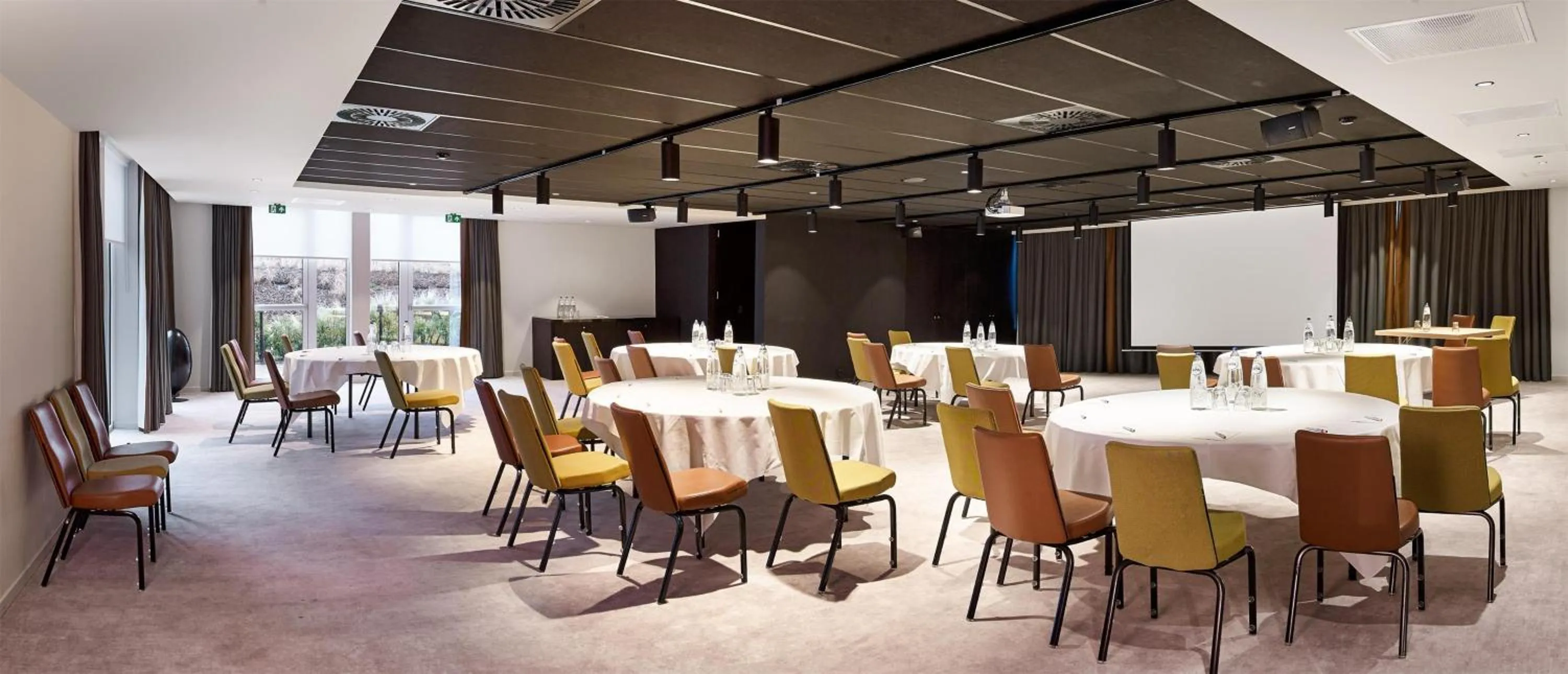 Lounge or bar in Park Inn By Radisson Brussels Airport