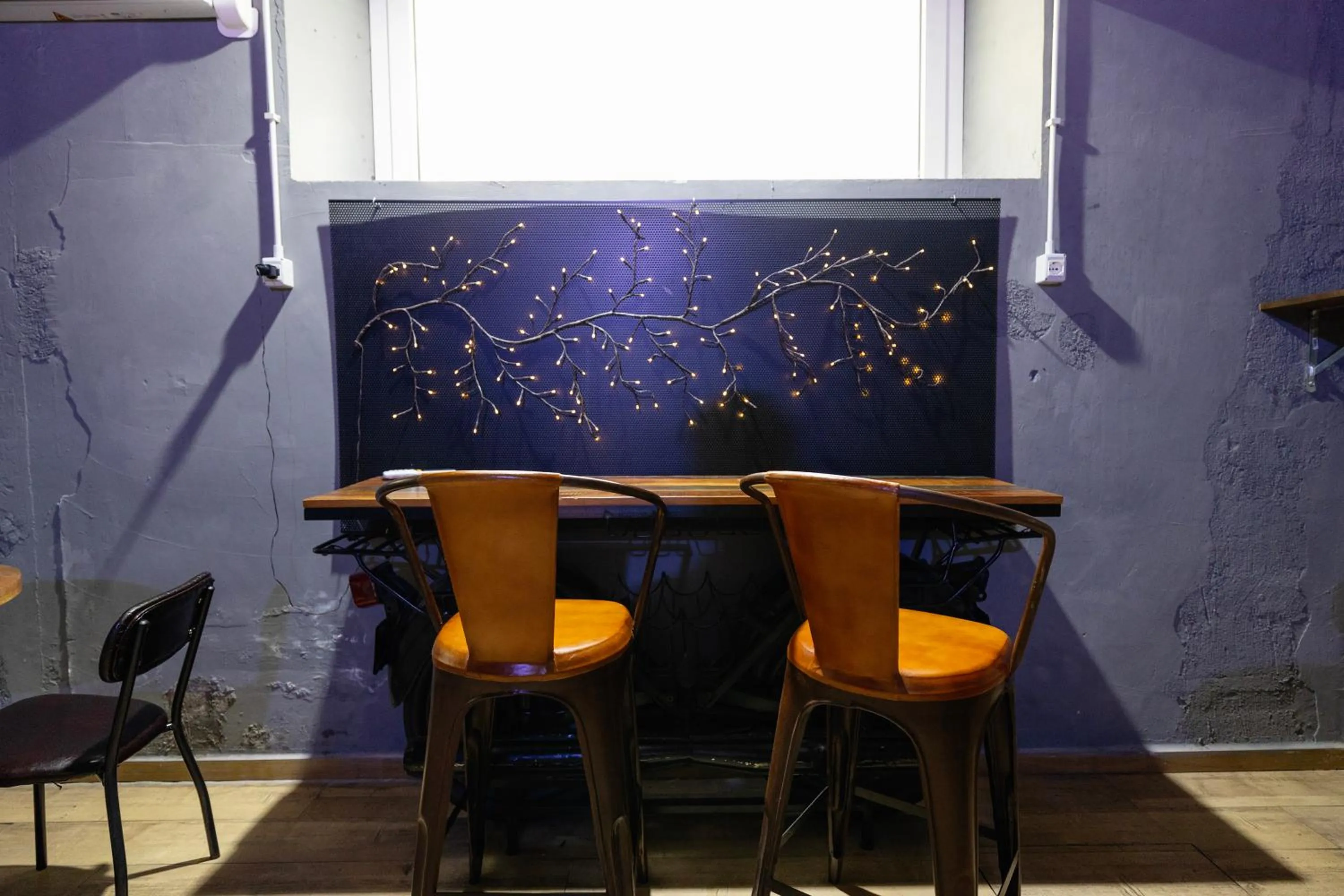 Communal lounge/ TV room in Hostel Trastevere