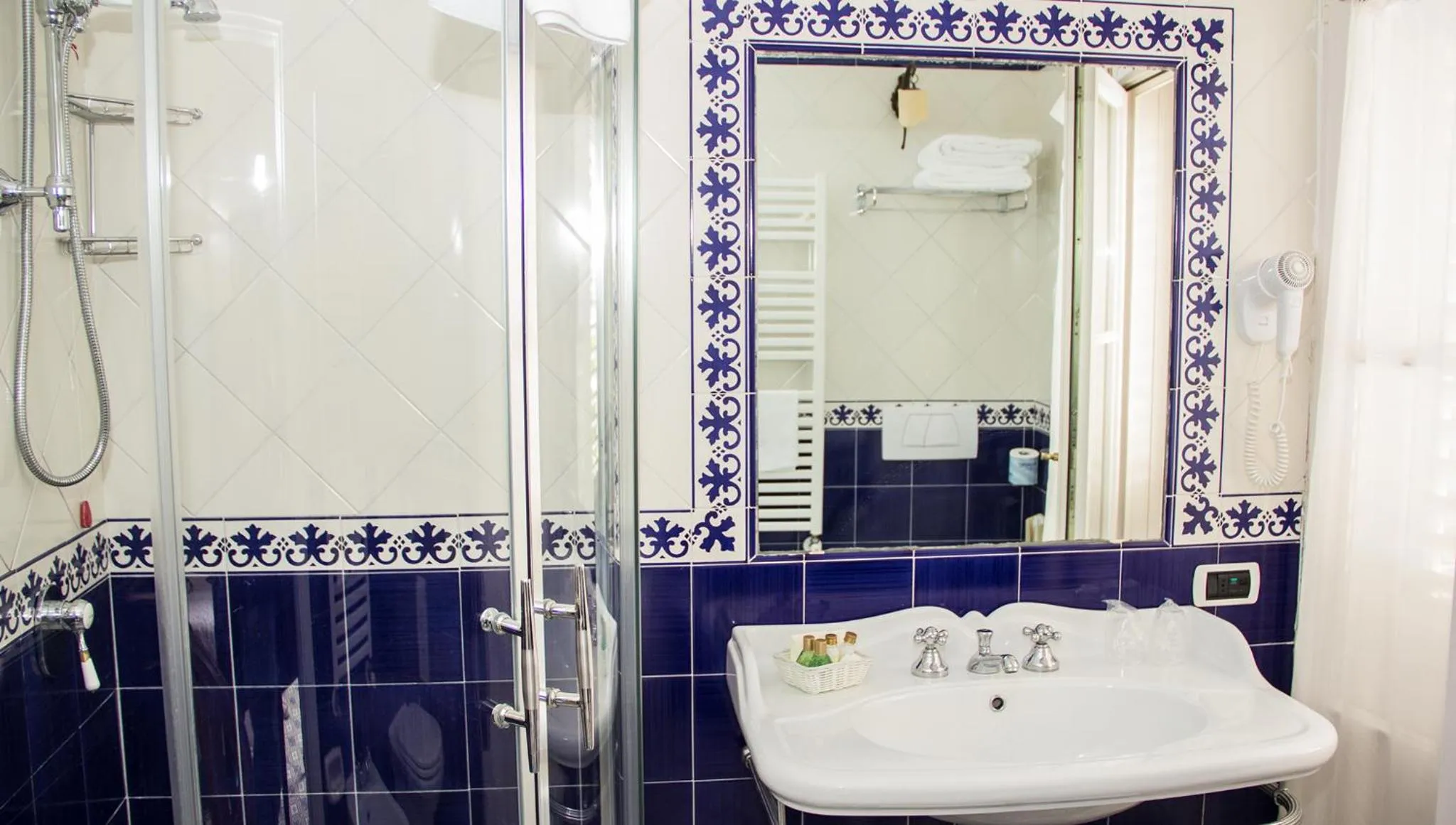 Bathroom in Hotel Giordano