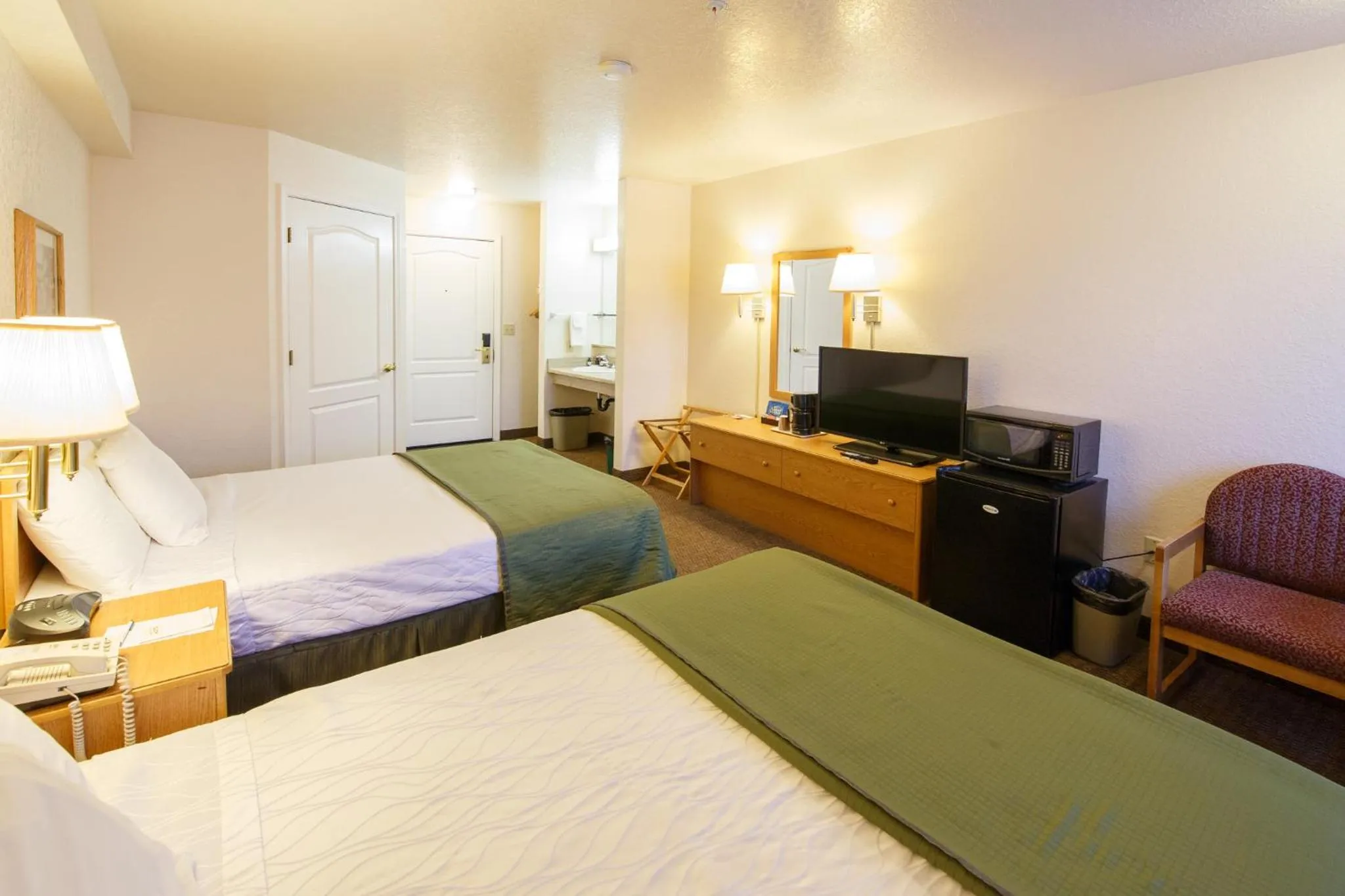 Bed in Murphys Inn Motel