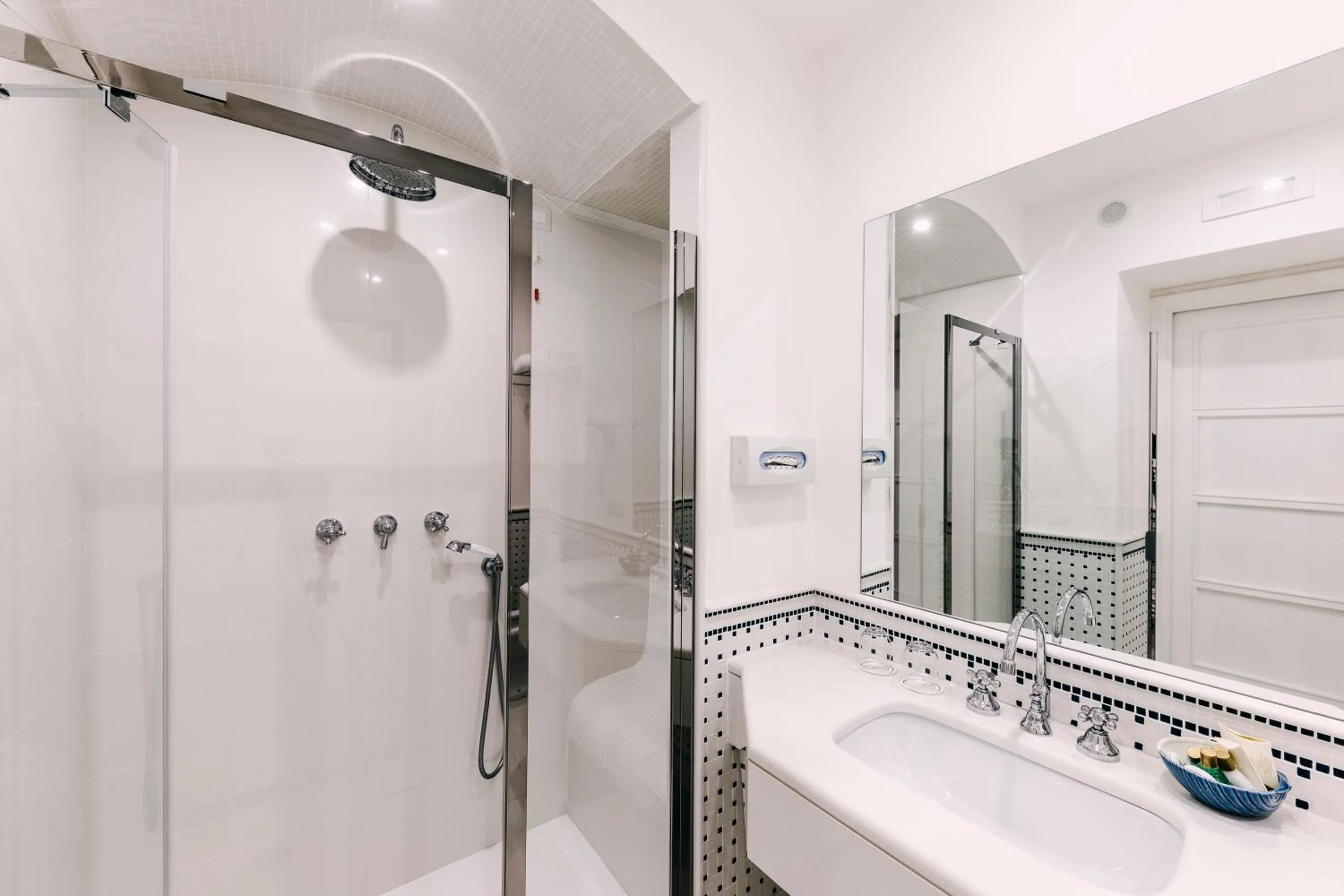 Bathroom in Hotel Villa Maria