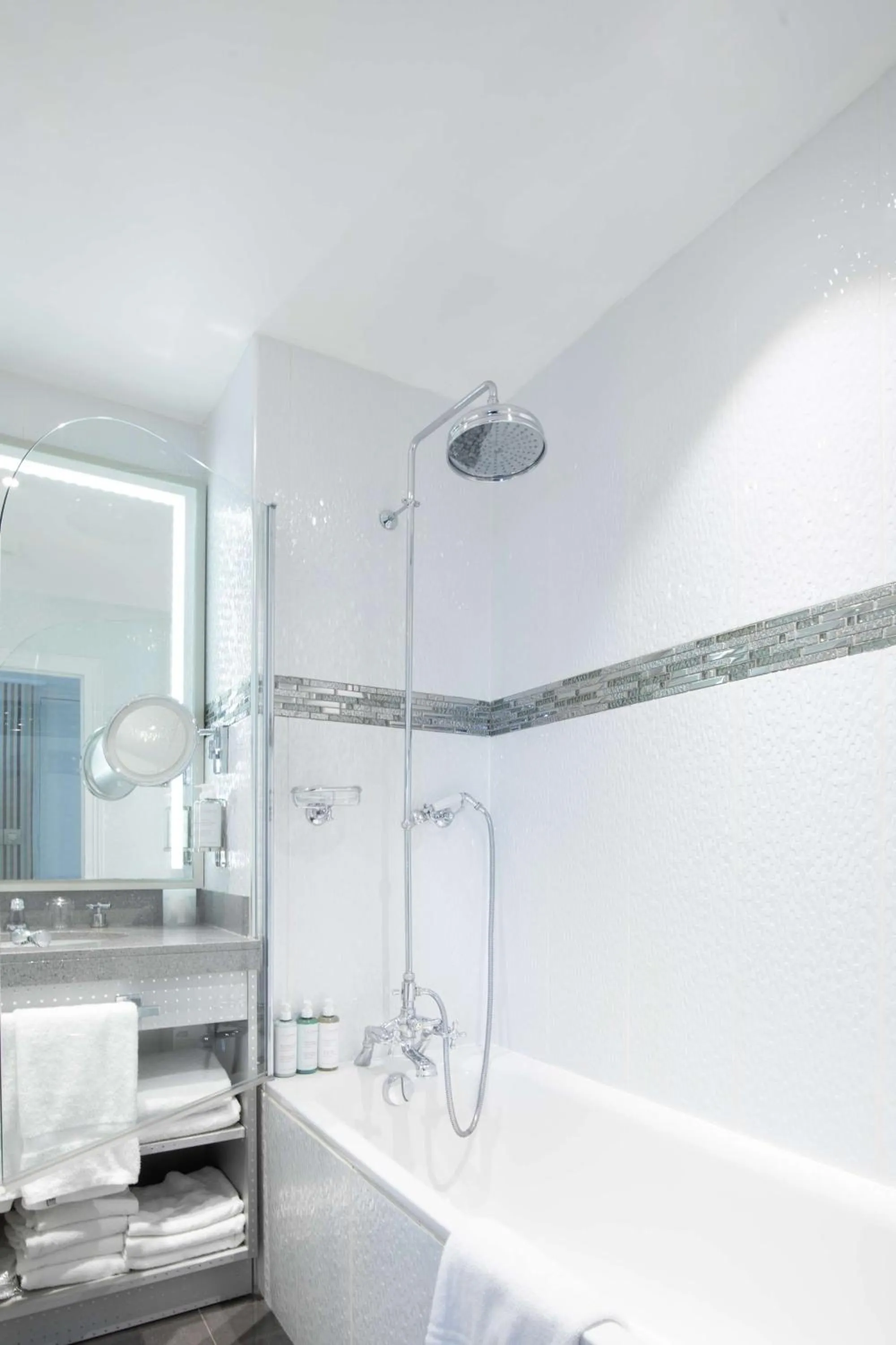 Bathroom in Maison Astor Paris, Curio Collection by Hilton