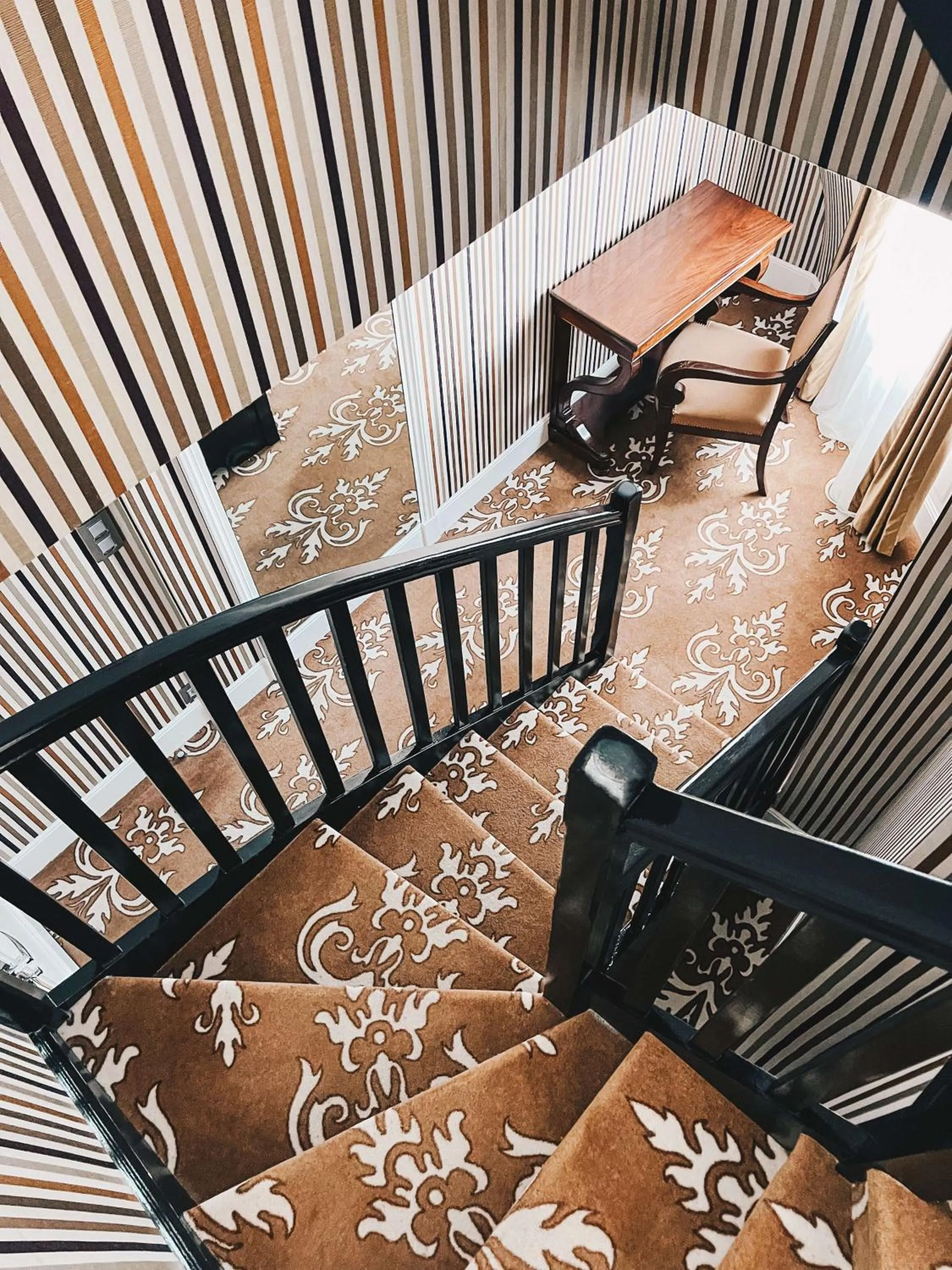 Living room in Maison Astor Paris, Curio Collection by Hilton