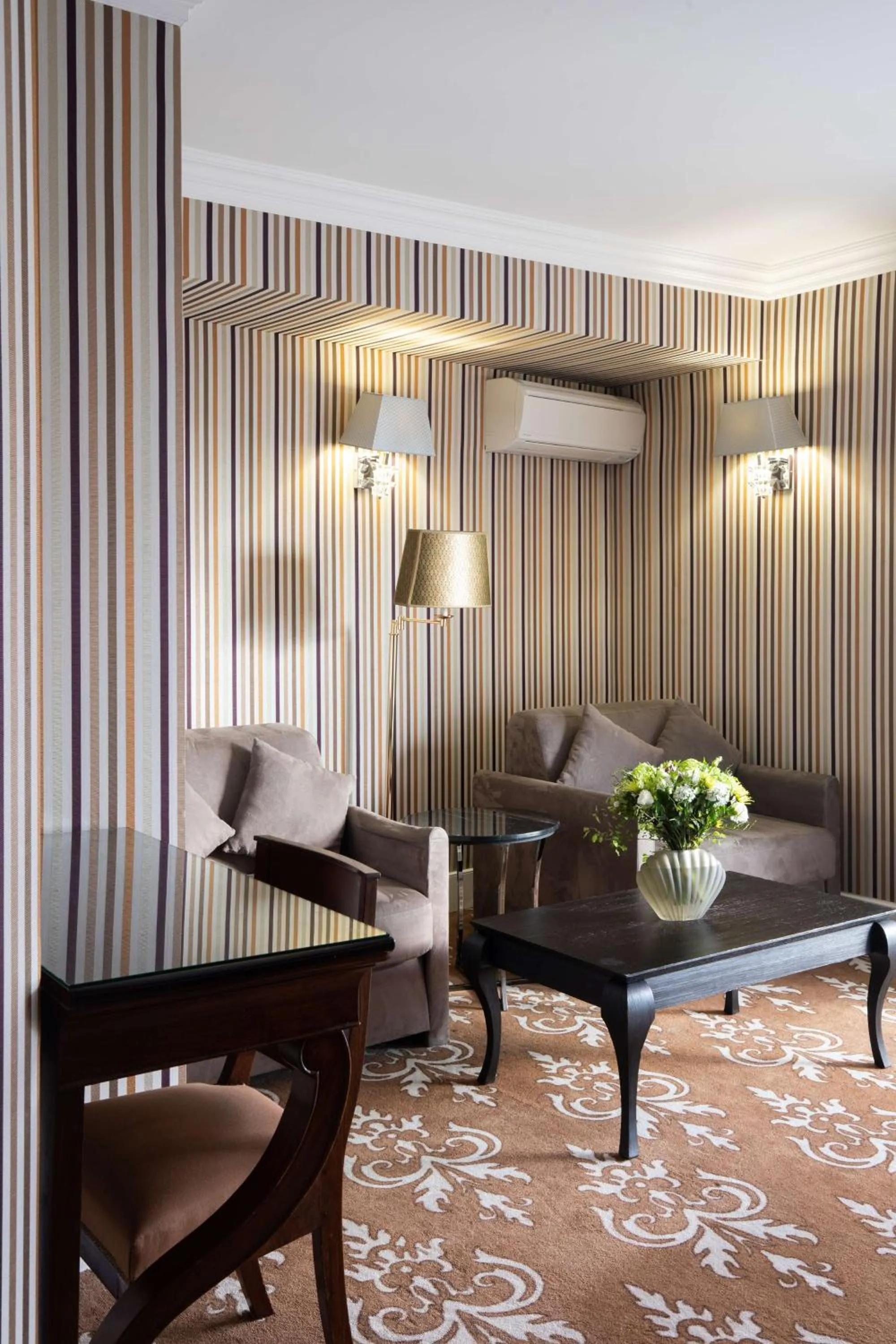 Living room in Maison Astor Paris, Curio Collection by Hilton