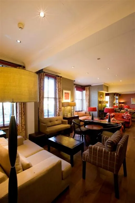 Communal lounge/ TV room, Bed in Ardington Hotel
