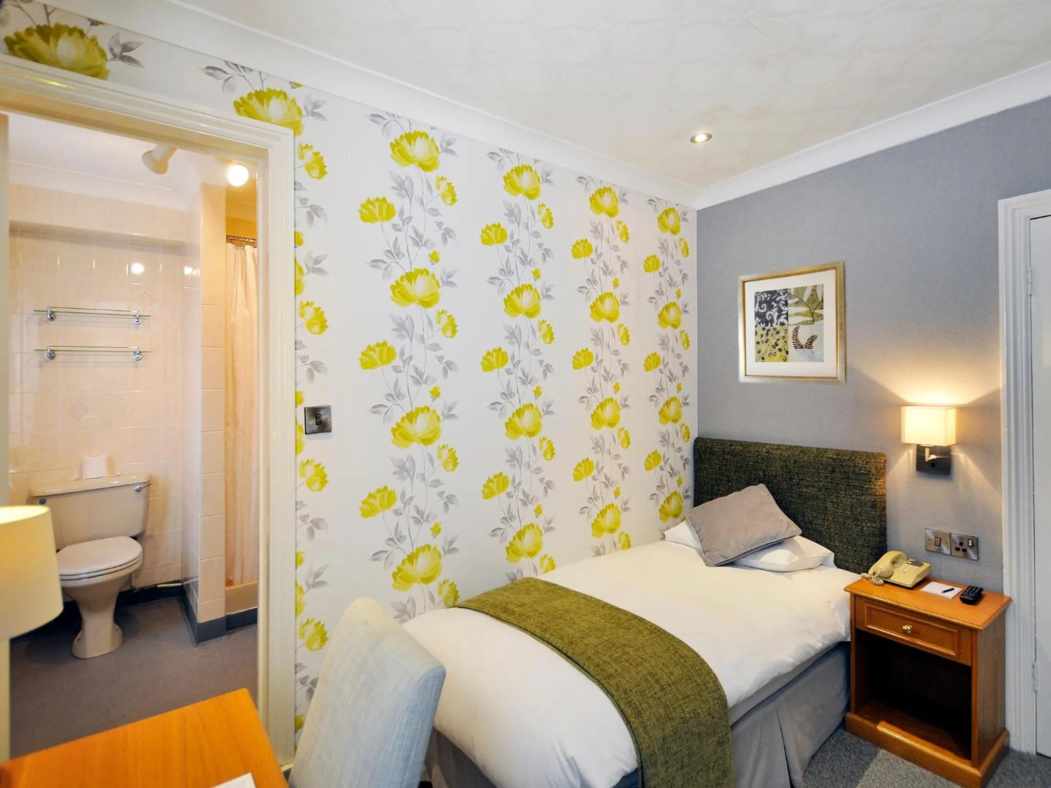 Bedroom, Bed in Ardington Hotel