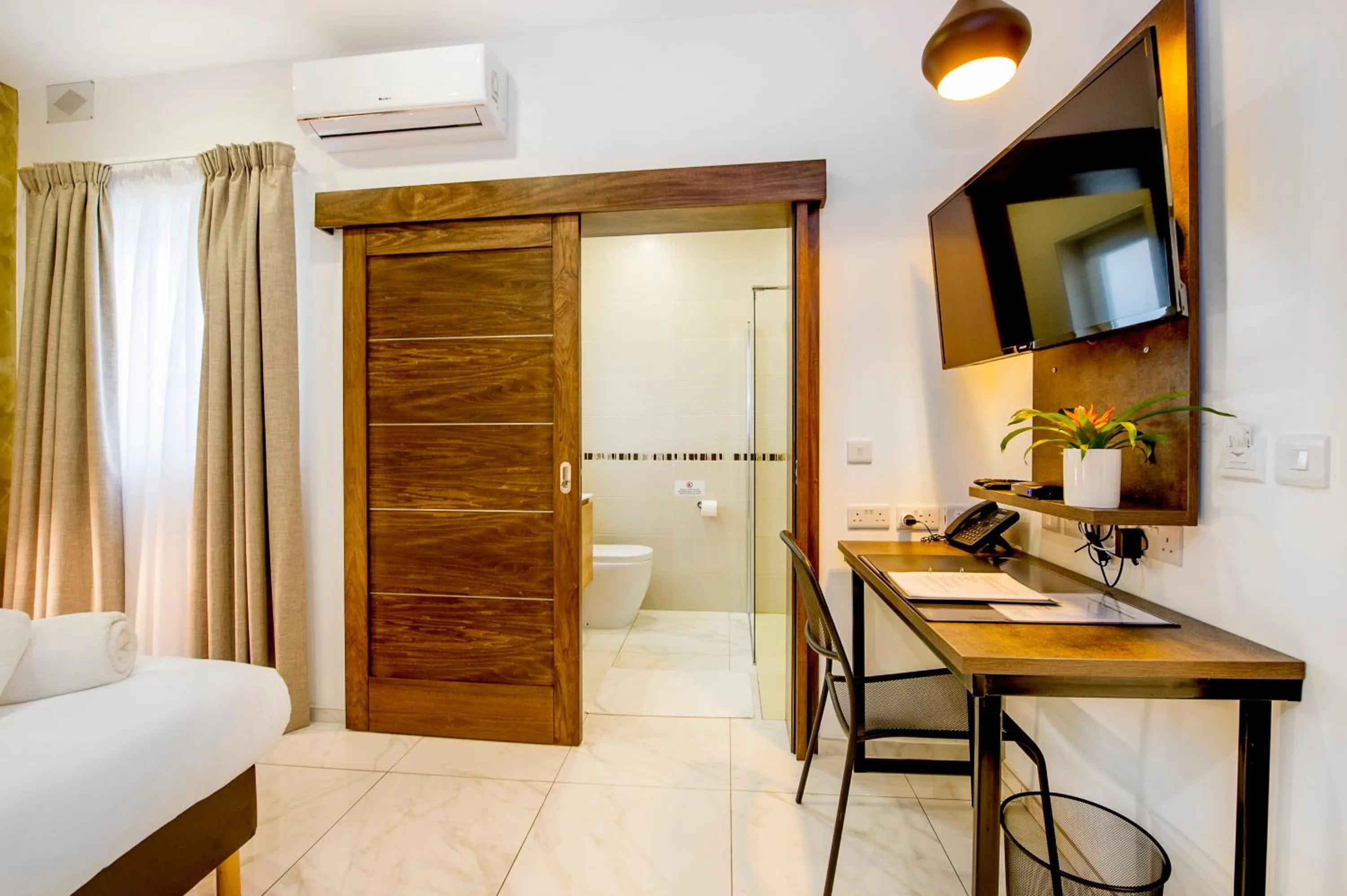 Photo of the whole room, Bed in South Wind Guesthouse