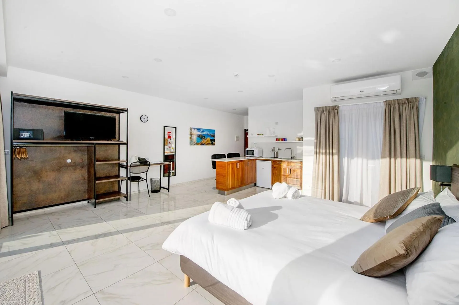 Photo of the whole room, Bed in South Wind Guesthouse