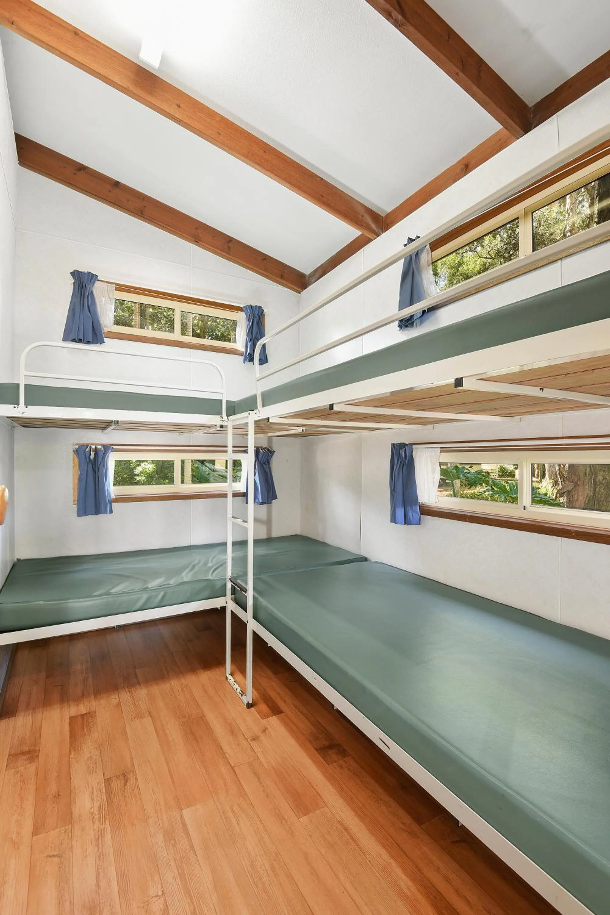 bunk bed, Bed in Flynns Beach Caravan Park