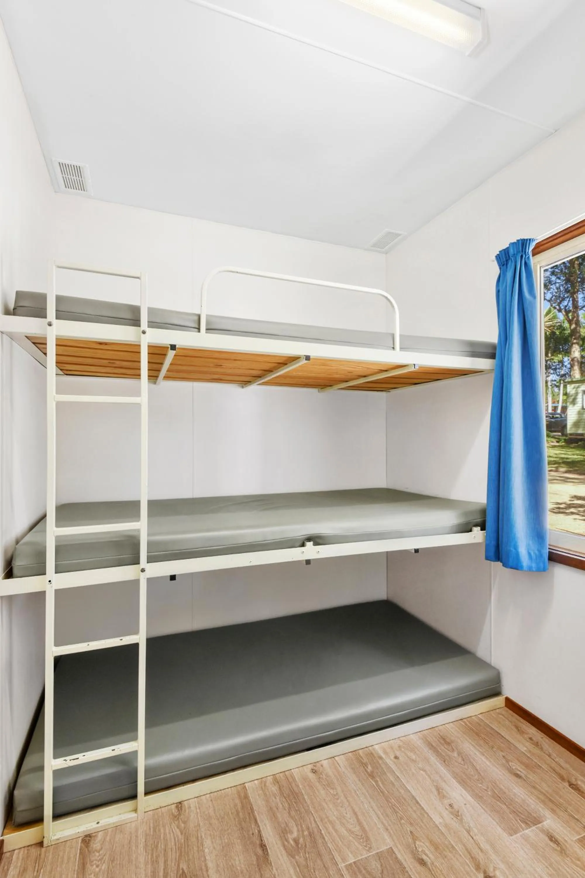 bunk bed, Bed in Flynns Beach Caravan Park