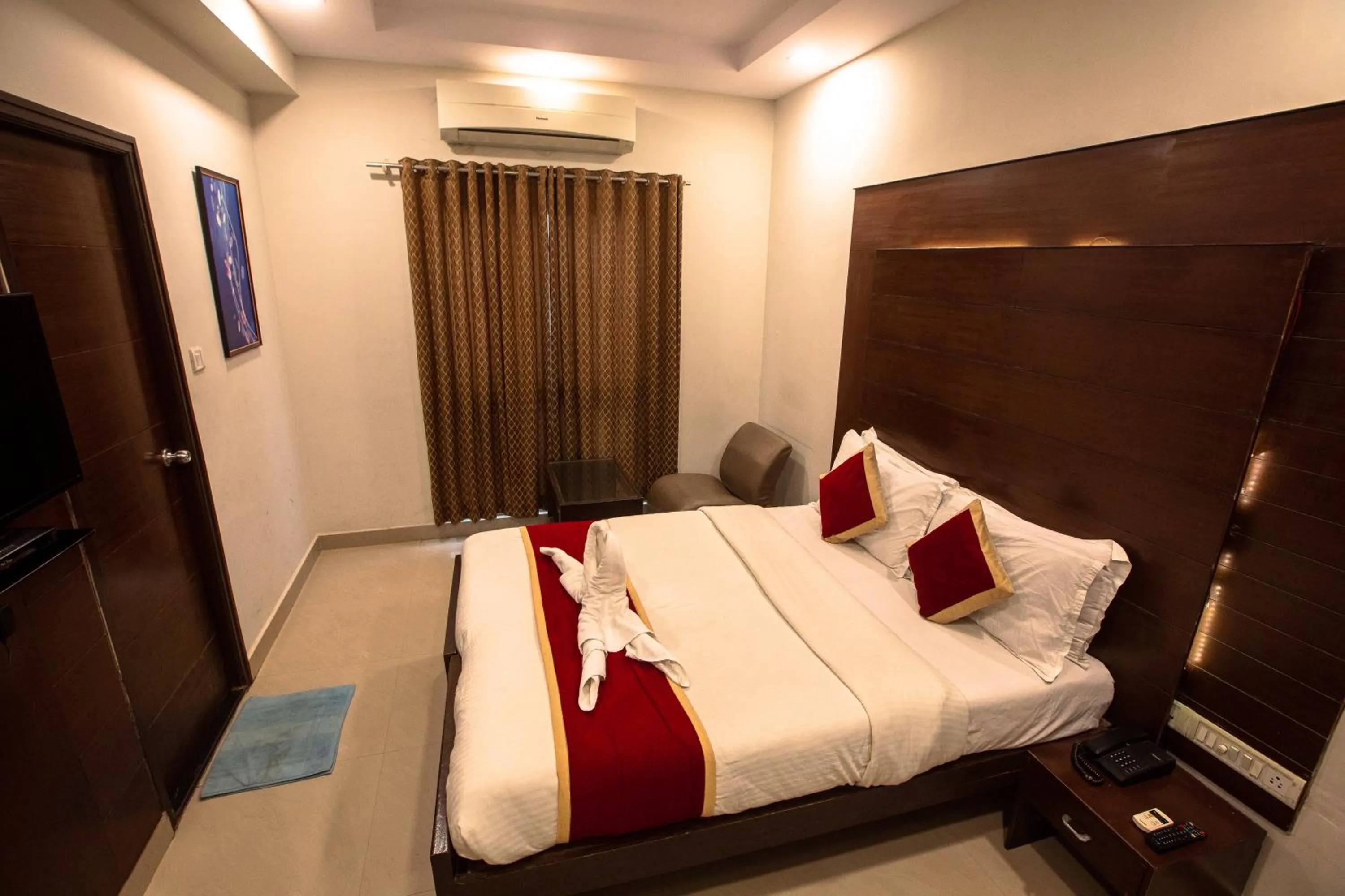 Bedroom, Bed in Orion Residency Hotel Near Chennai Central Railway Station