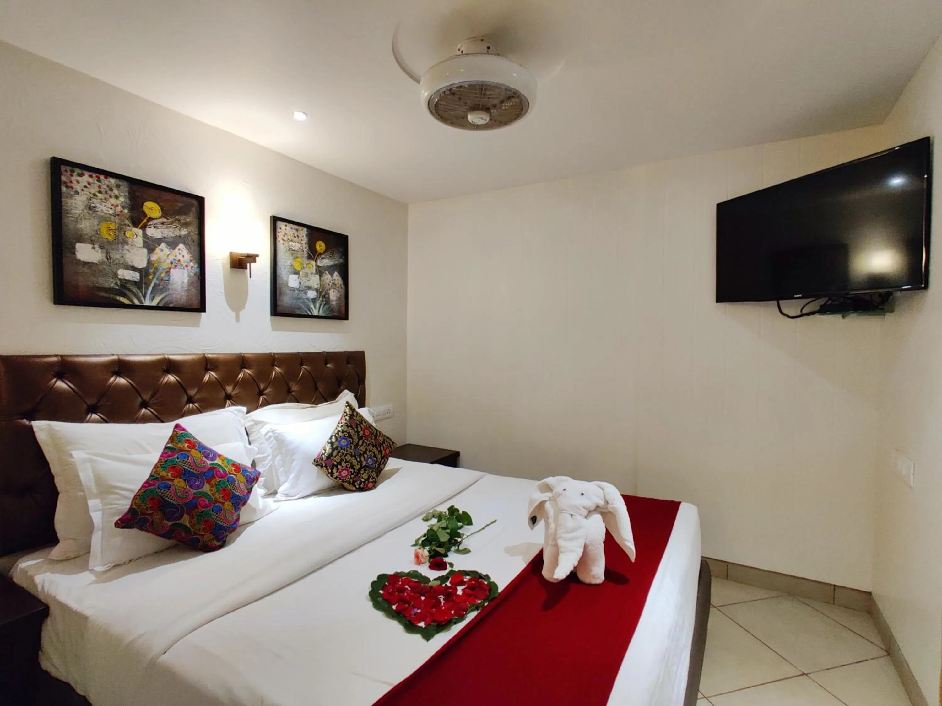 Bed in Misty Meadows, Lonavala