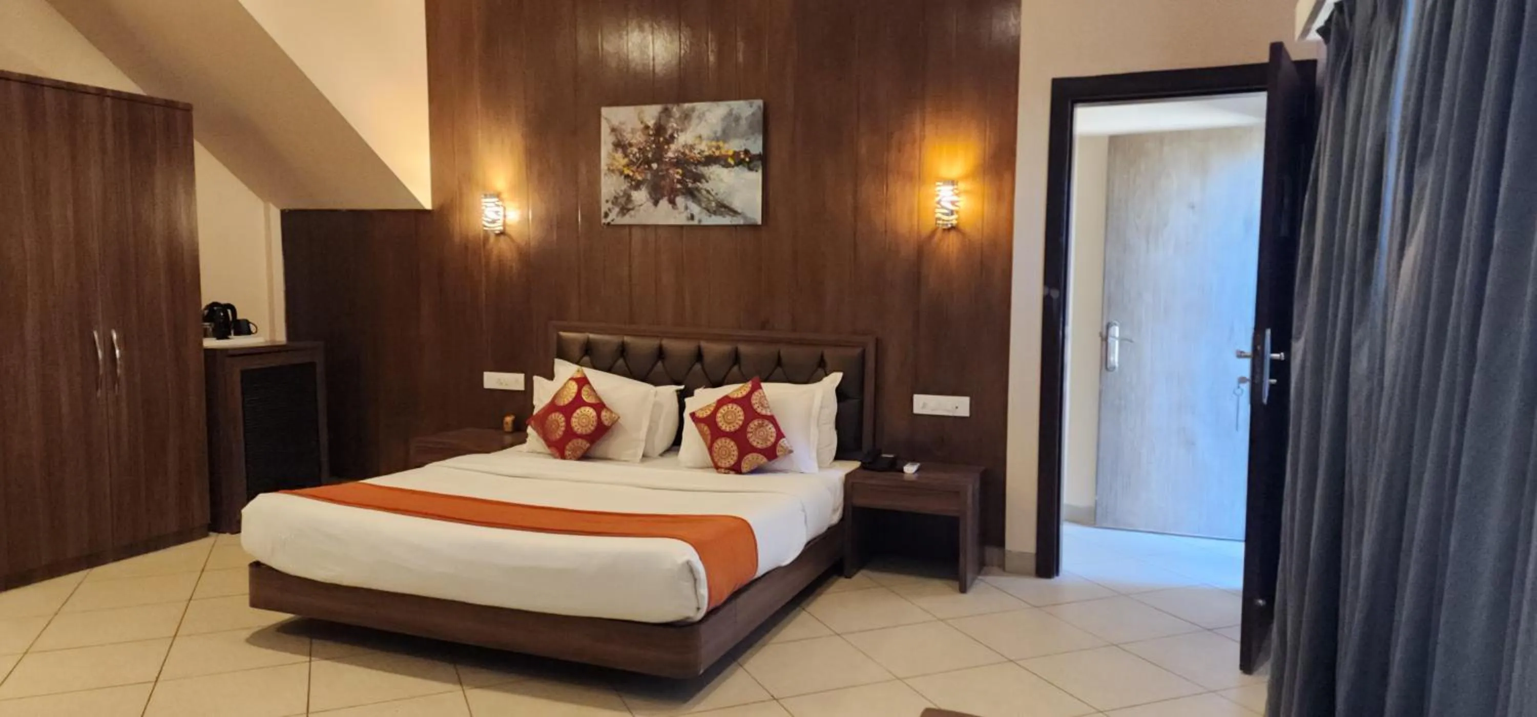 Bed in Misty Meadows, Lonavala