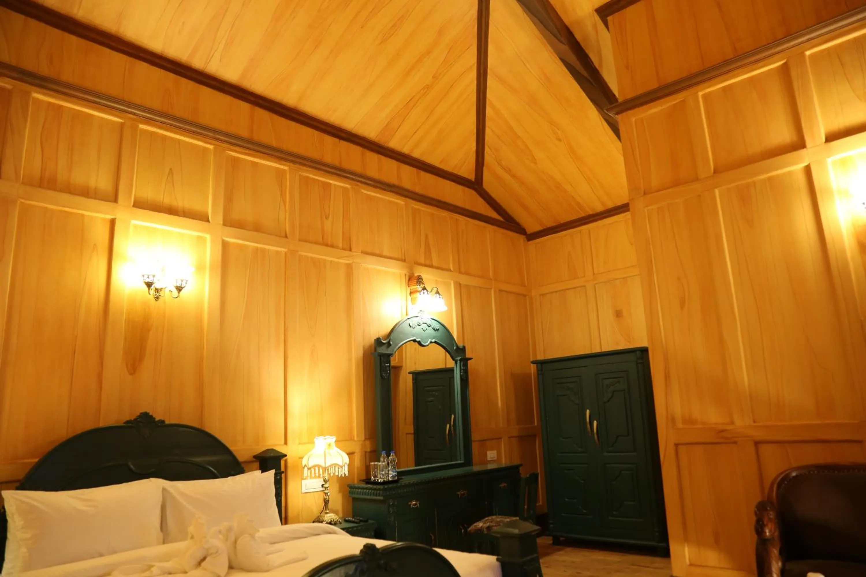 Bedroom, Bed in West Downs - The Heritage Resort