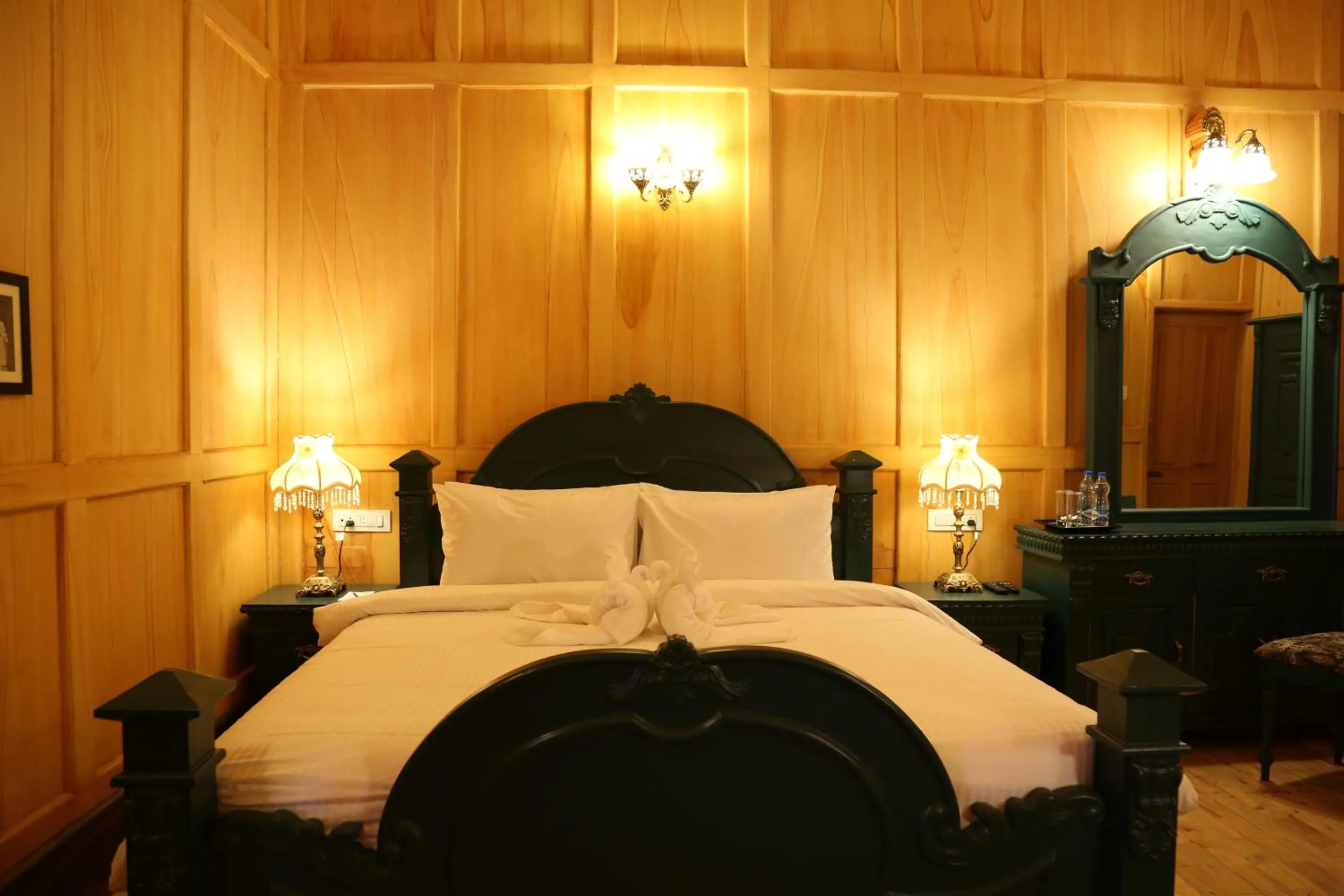 cot, Bed in West Downs - The Heritage Resort