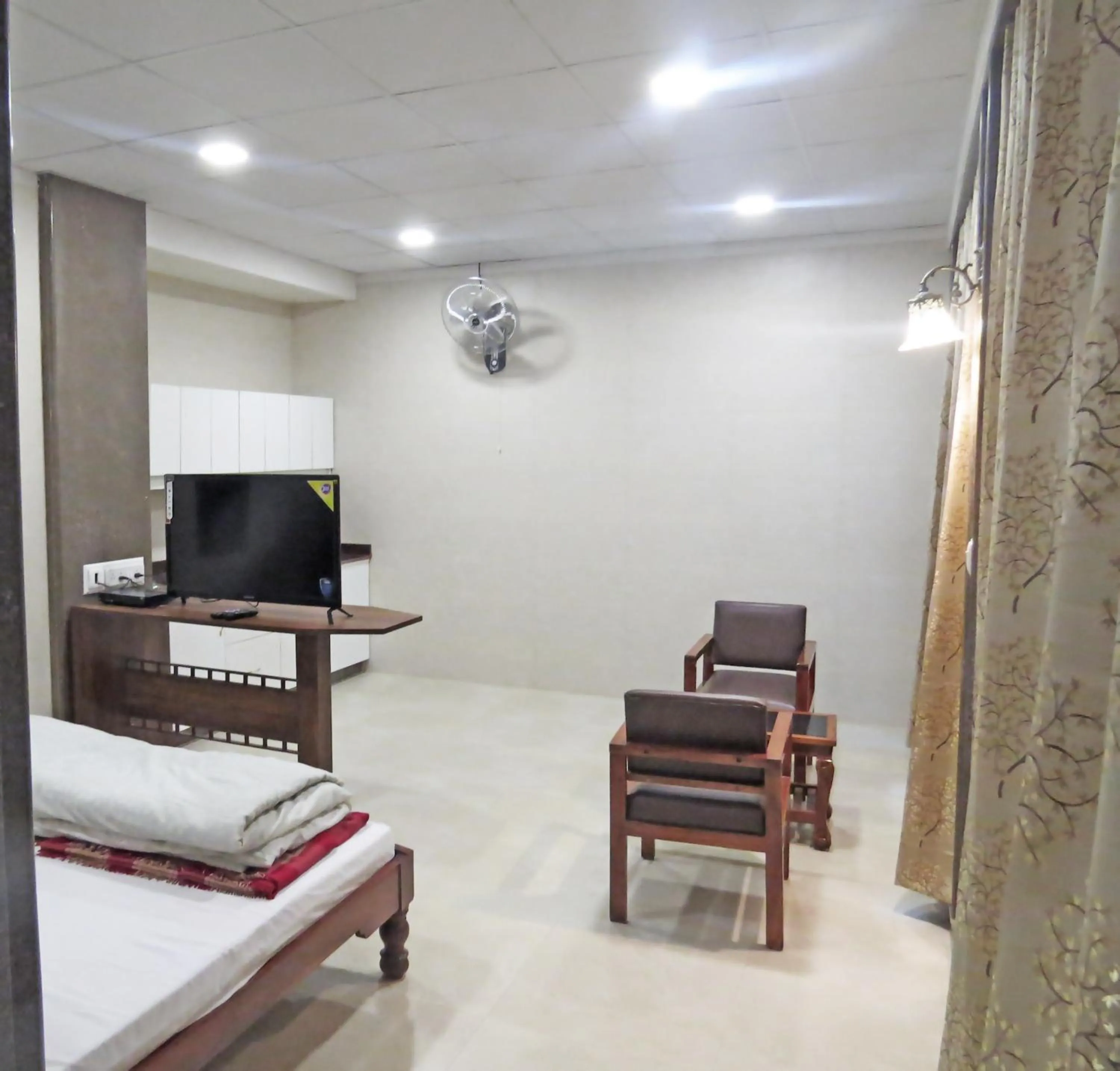 TV and multimedia, Bed in Hotel Rangoli