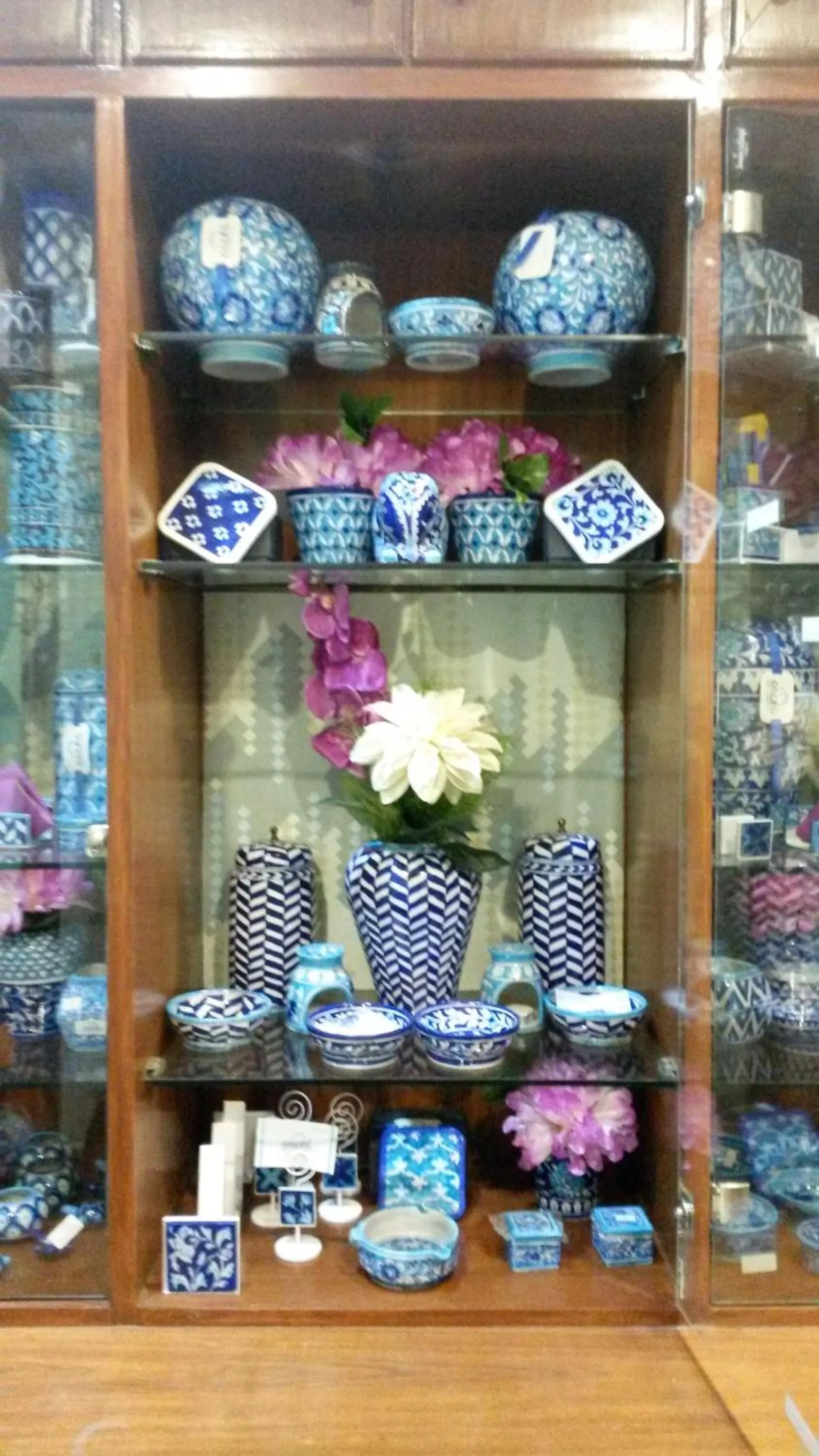 On-site shops in Hotel Rangoli