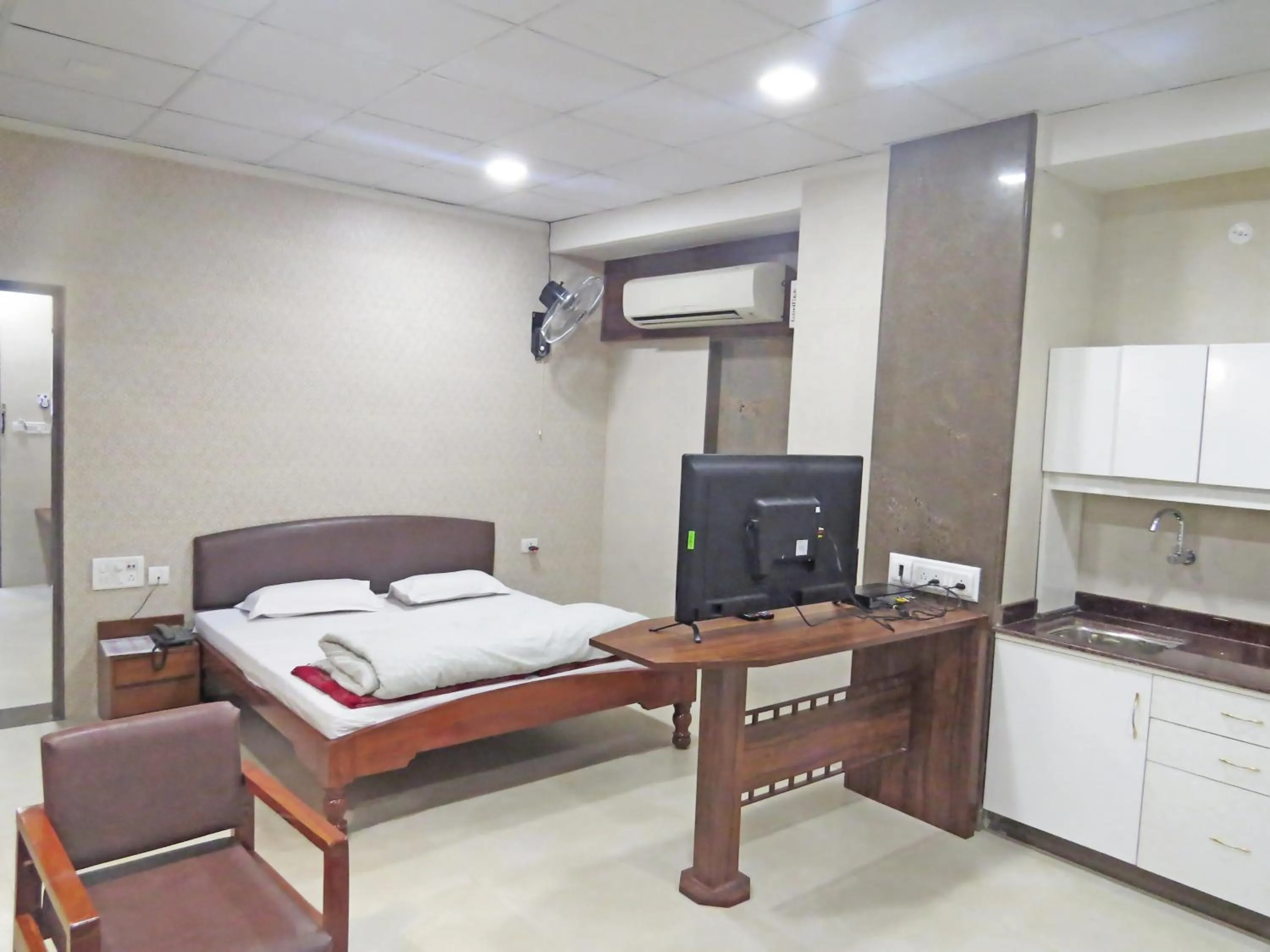 Bedroom, Bed in Hotel Rangoli